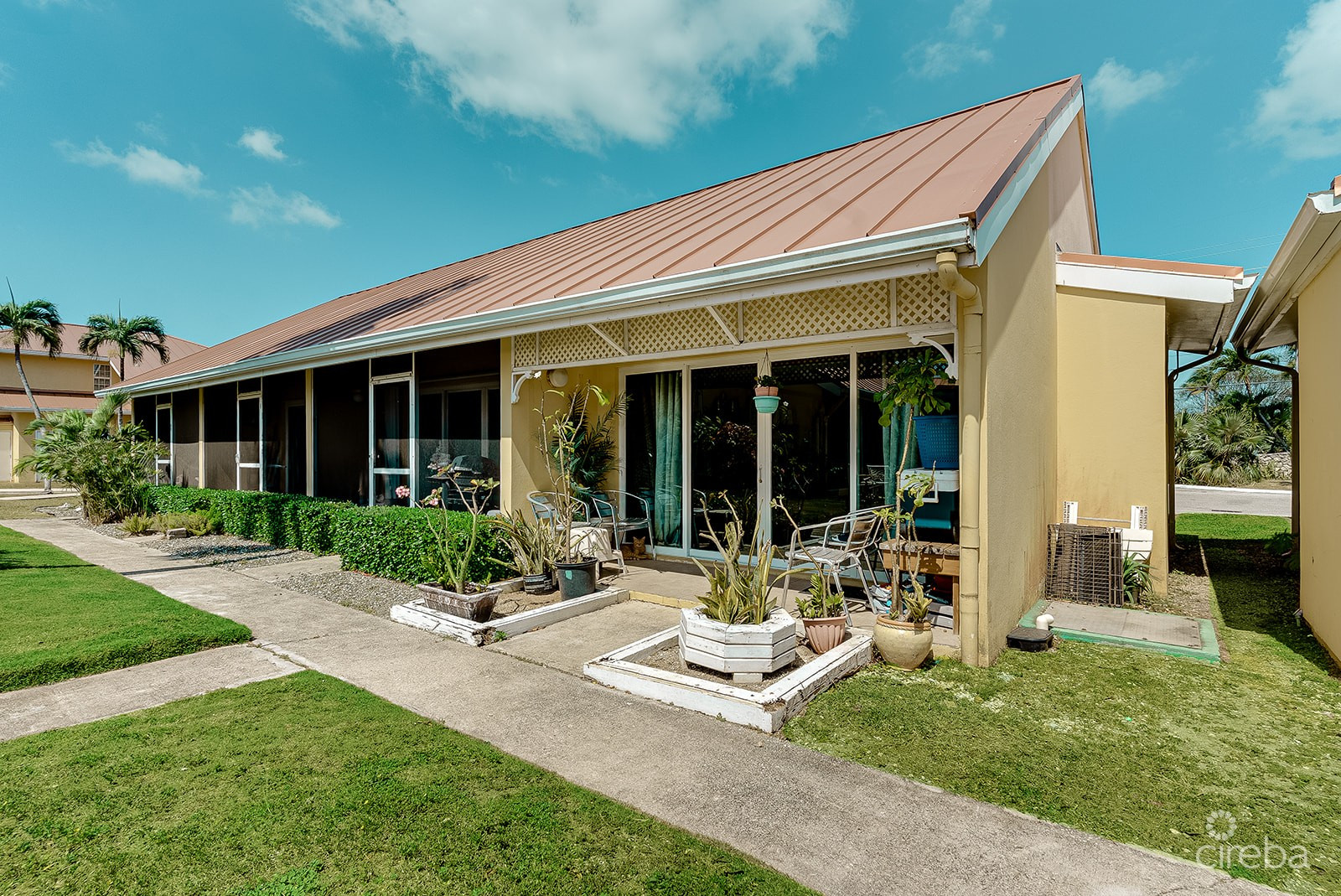 OCEAN CLUB POOL VIEW - RENOVATED CORNER UNIT