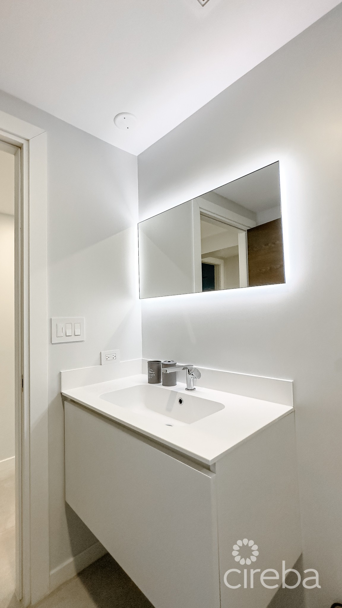 PLANTATION VILLAGE SEVEN MILE BEACH