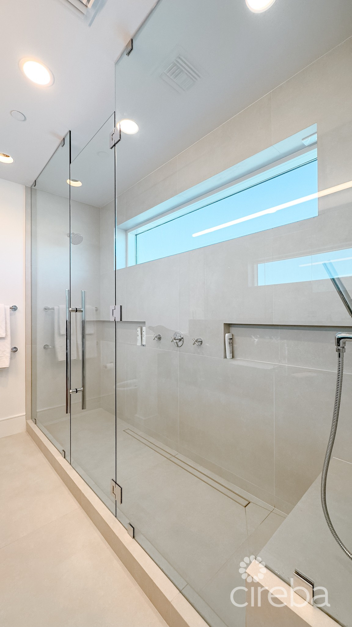 AQUA RESIDENCE 7 - LUXURY SEVEN MILE BEACH CONDO (FULLY FURNISHED)