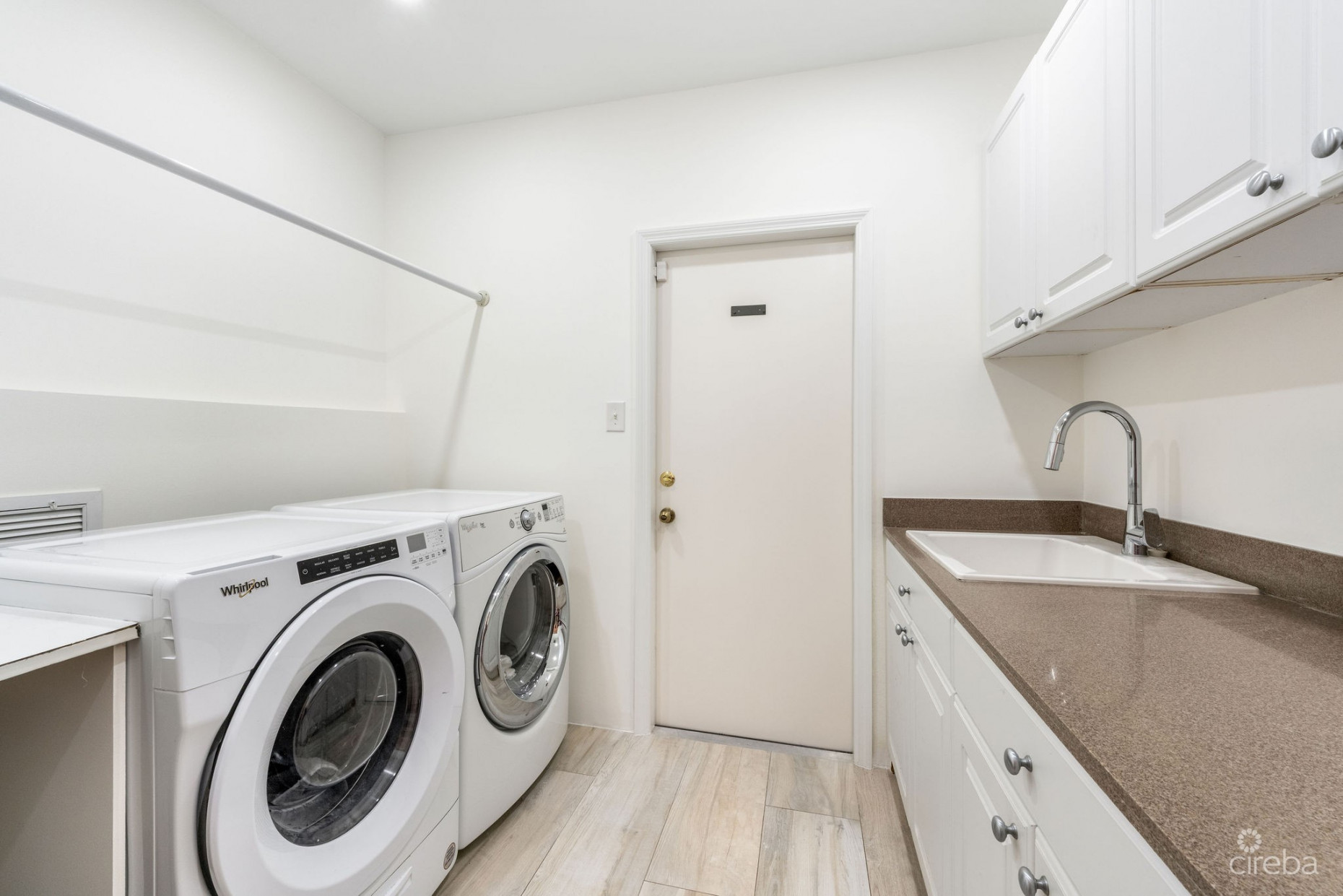 NELSON  QUAY 56, WATERFRONT HOME