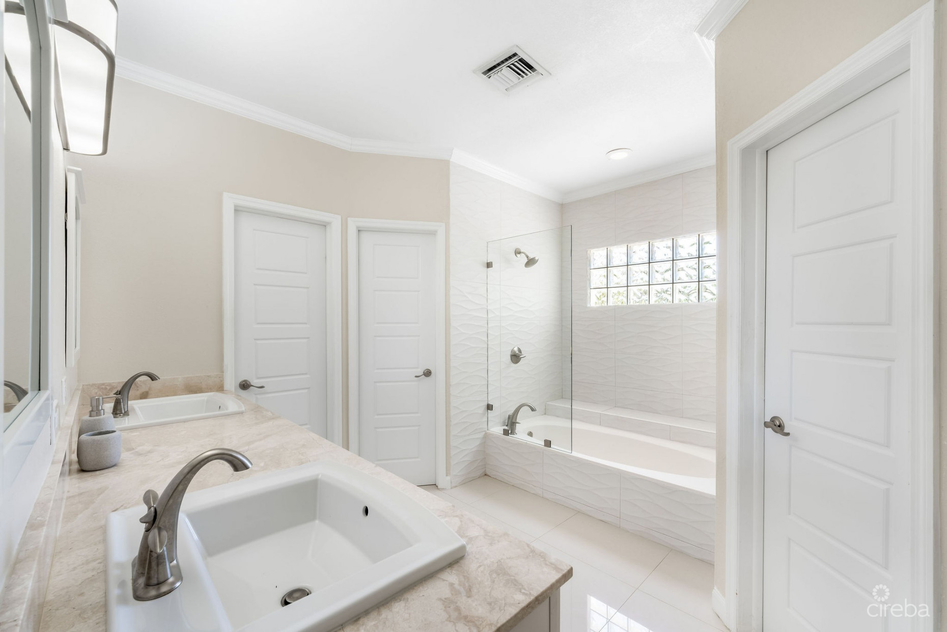 LONGFELLOW CIRCLE 18, BREAKERS FAMILY HOME