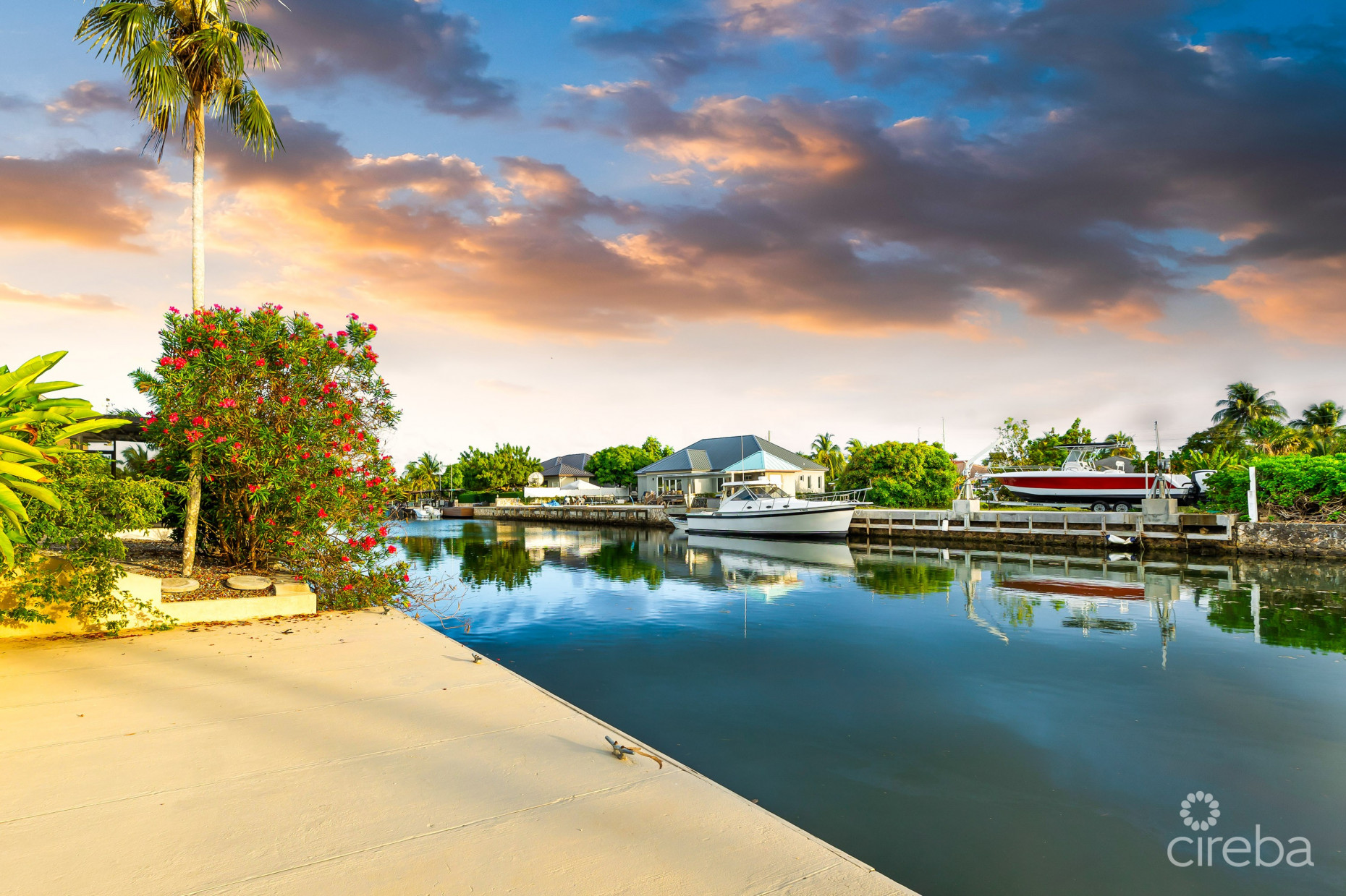 IMMACULATE 3BR FAMILY HOME W/ ADJACENT CANAL LOT