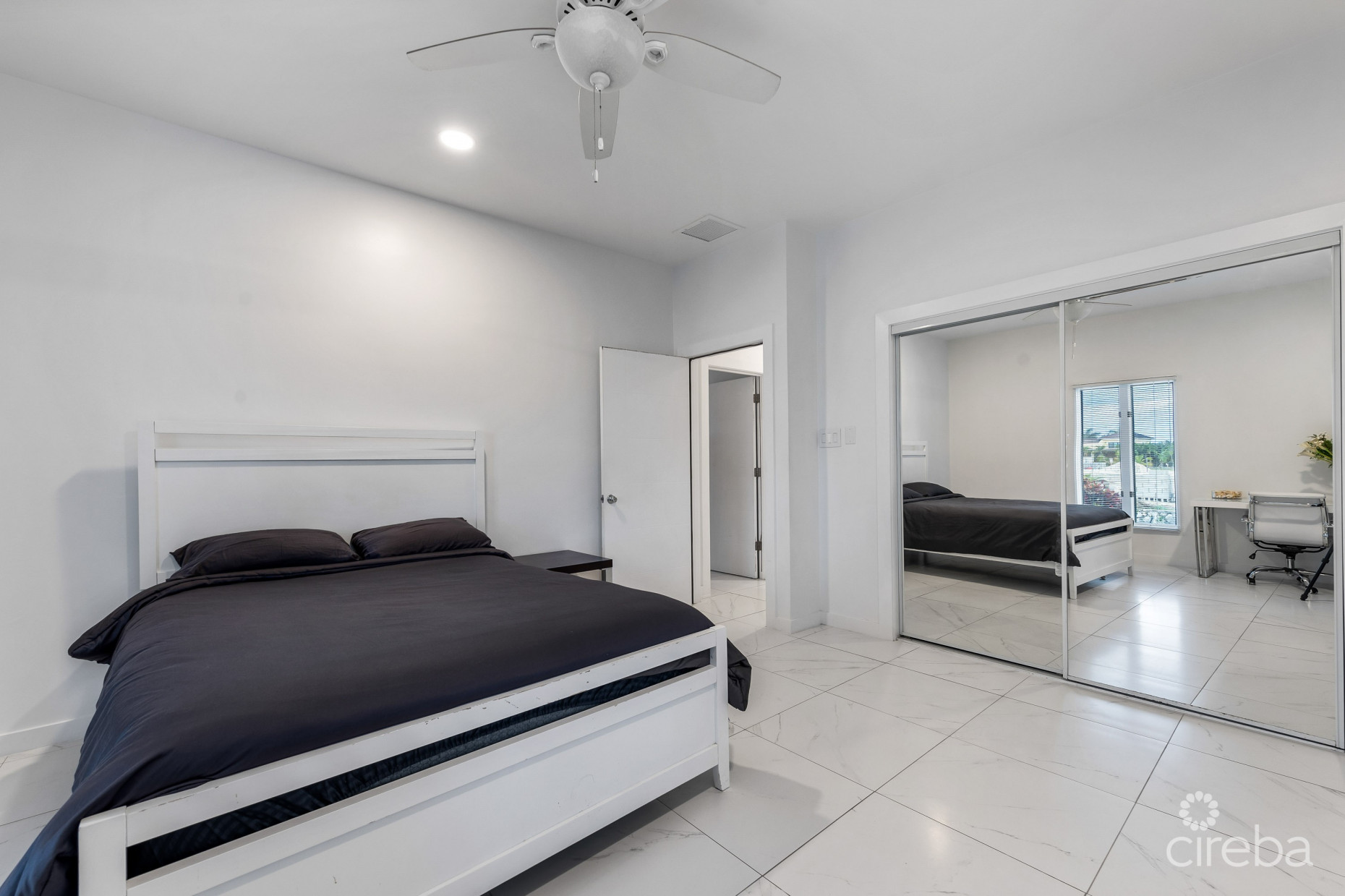 IMMACULATE 3BR FAMILY HOME W/ ADJACENT CANAL LOT