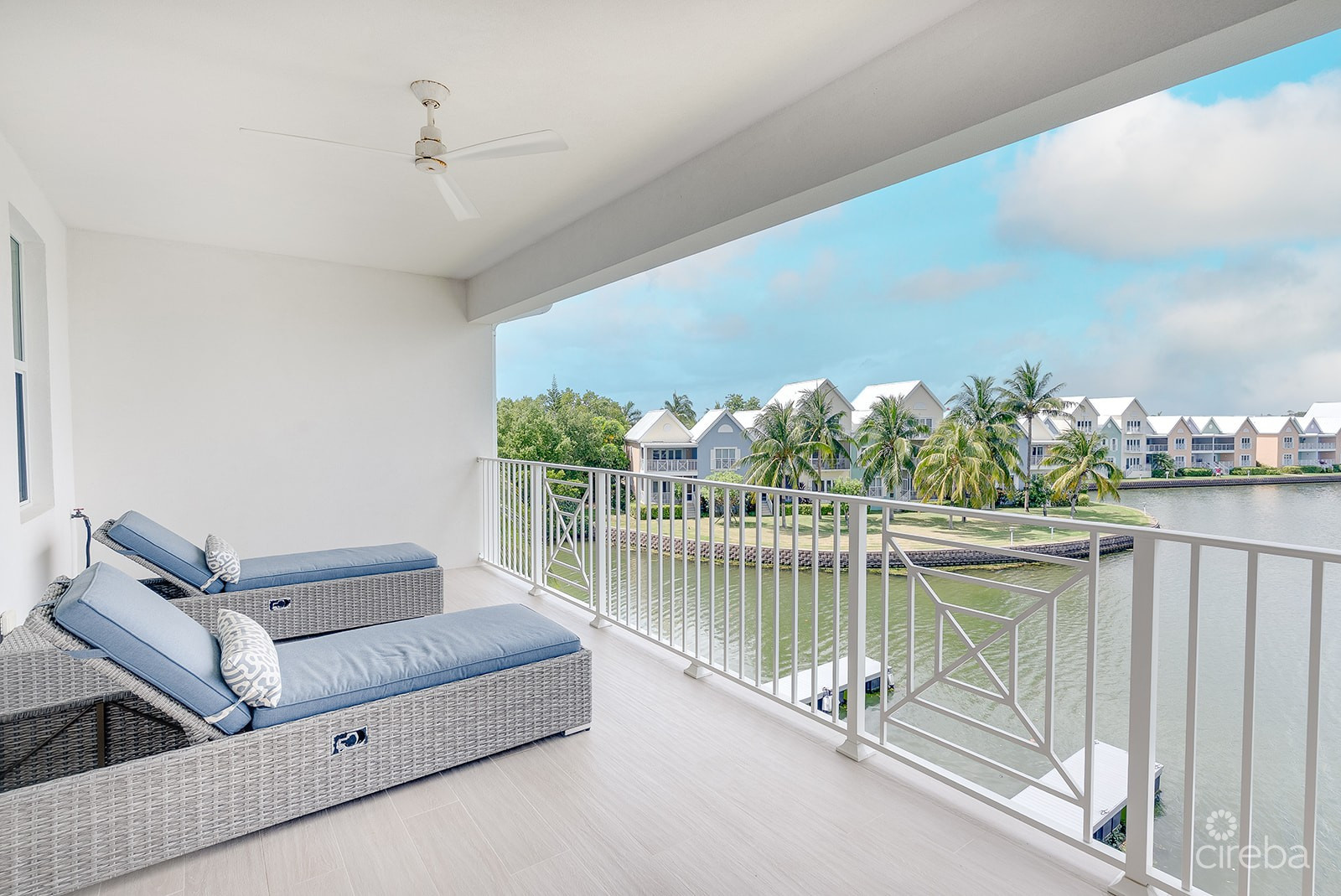 PERIWINKLE CANAL-FRONT 4 BED WITH DOCK