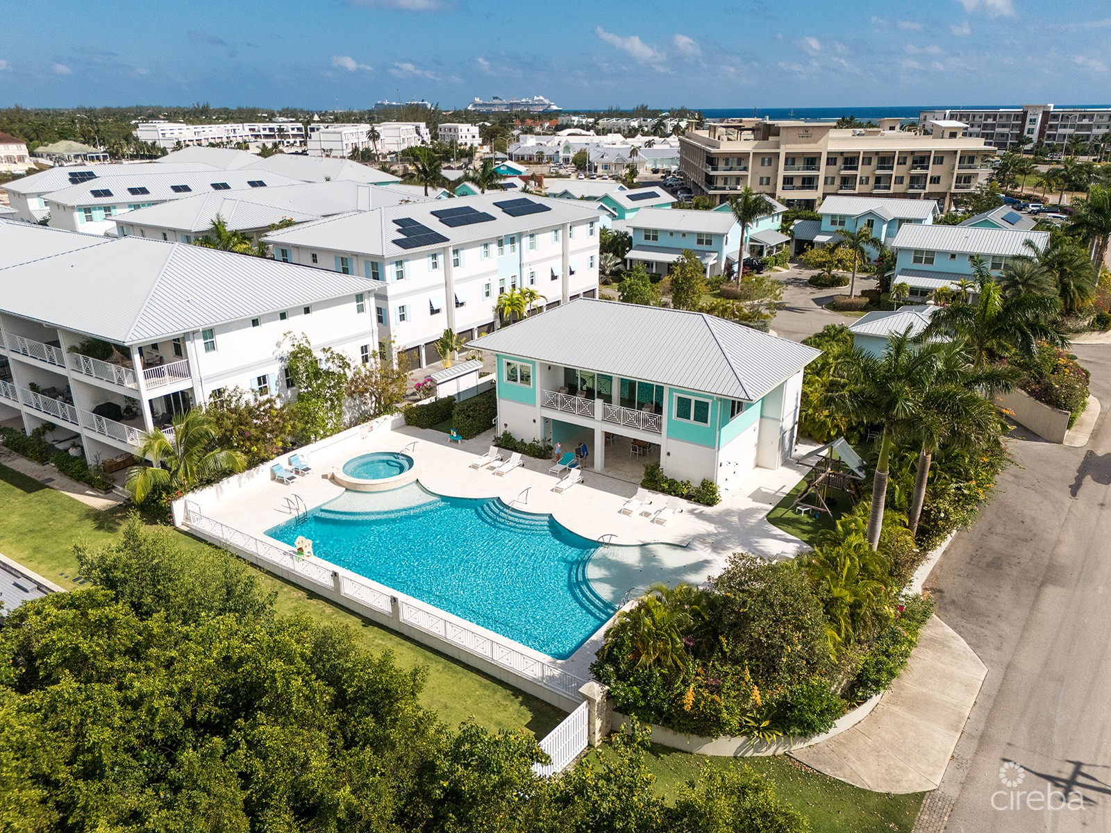 PERIWINKLE CANAL-FRONT 4 BED WITH DOCK