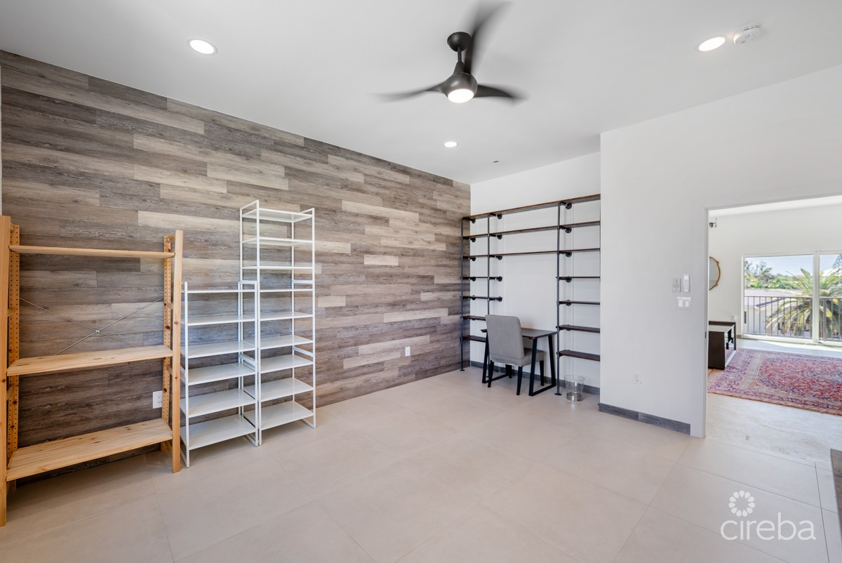 XL 3 BED WEST BAY DUPLEX WITH 2000 SQ FT OF STORAGE