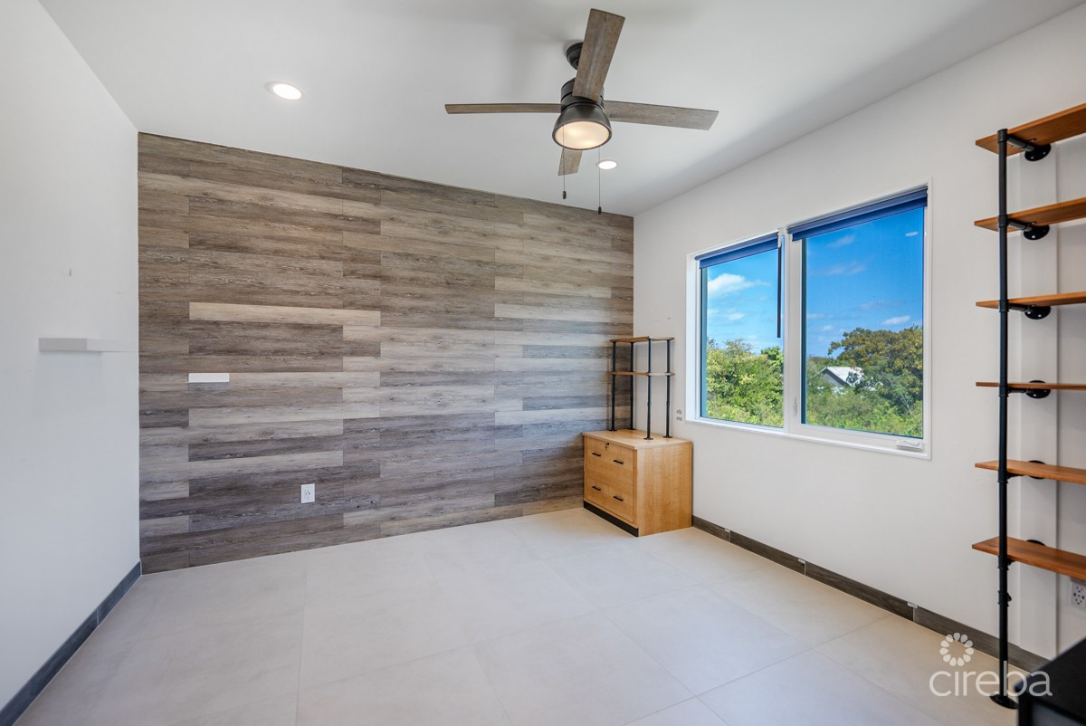 XL 3 BED WEST BAY DUPLEX WITH 2000 SQ FT OF STORAGE