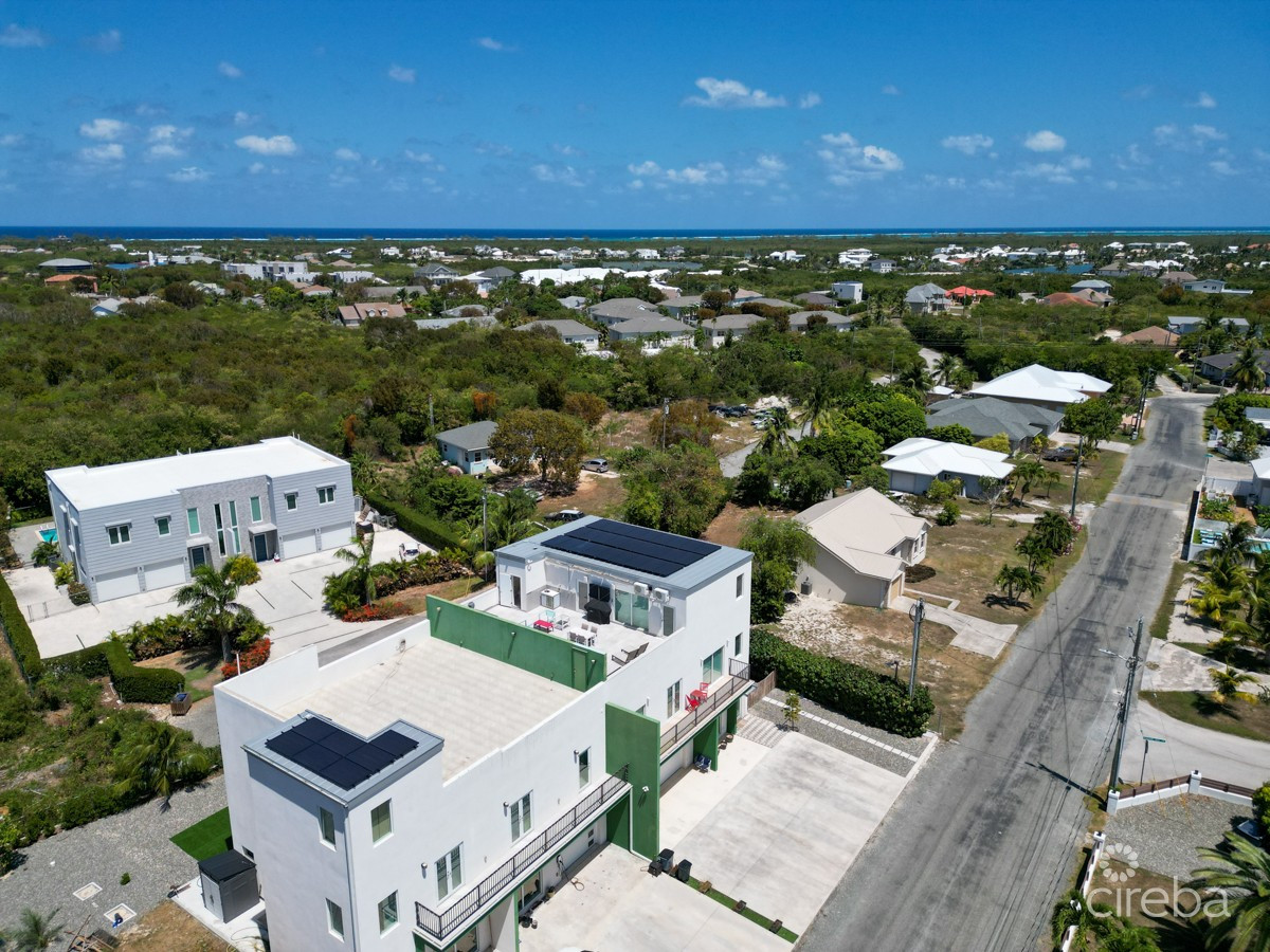 XL 3 BED WEST BAY DUPLEX WITH 2000 SQ FT OF STORAGE