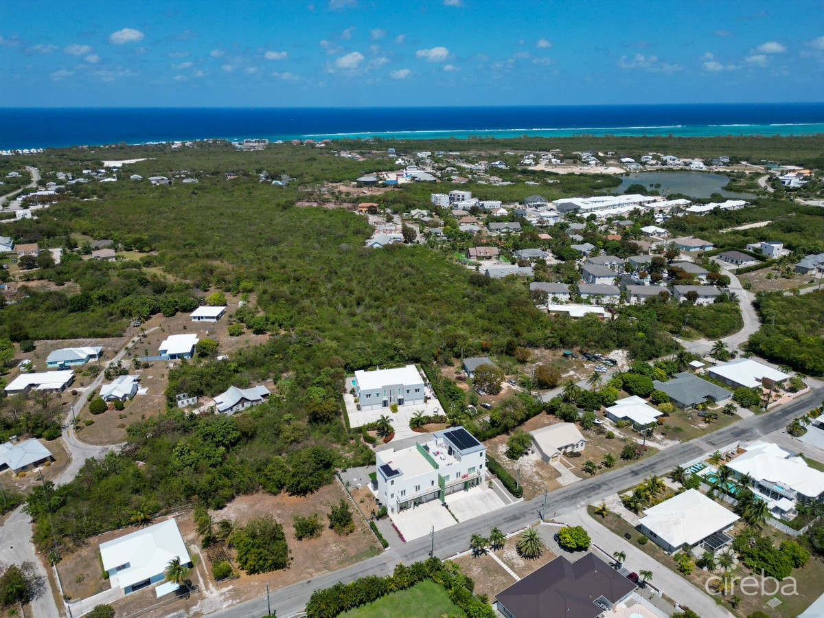 XL 3 BED WEST BAY DUPLEX WITH 2000 SQ FT OF STORAGE