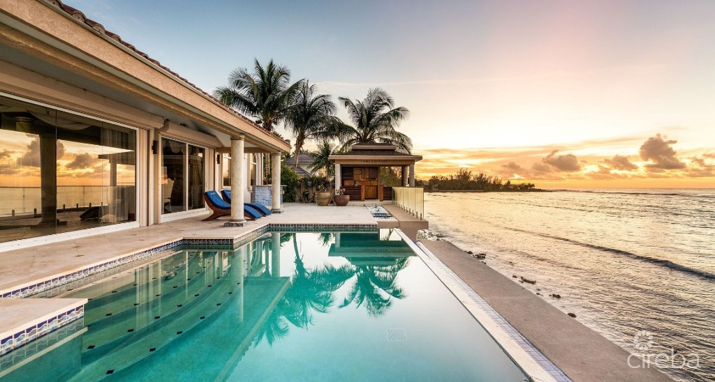 VILLA D'ESTE - PROSPECT POINT WATERFRONT HOME