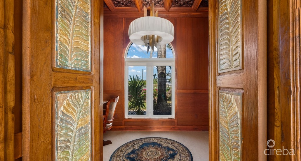 VILLA D'ESTE - PROSPECT POINT WATERFRONT HOME