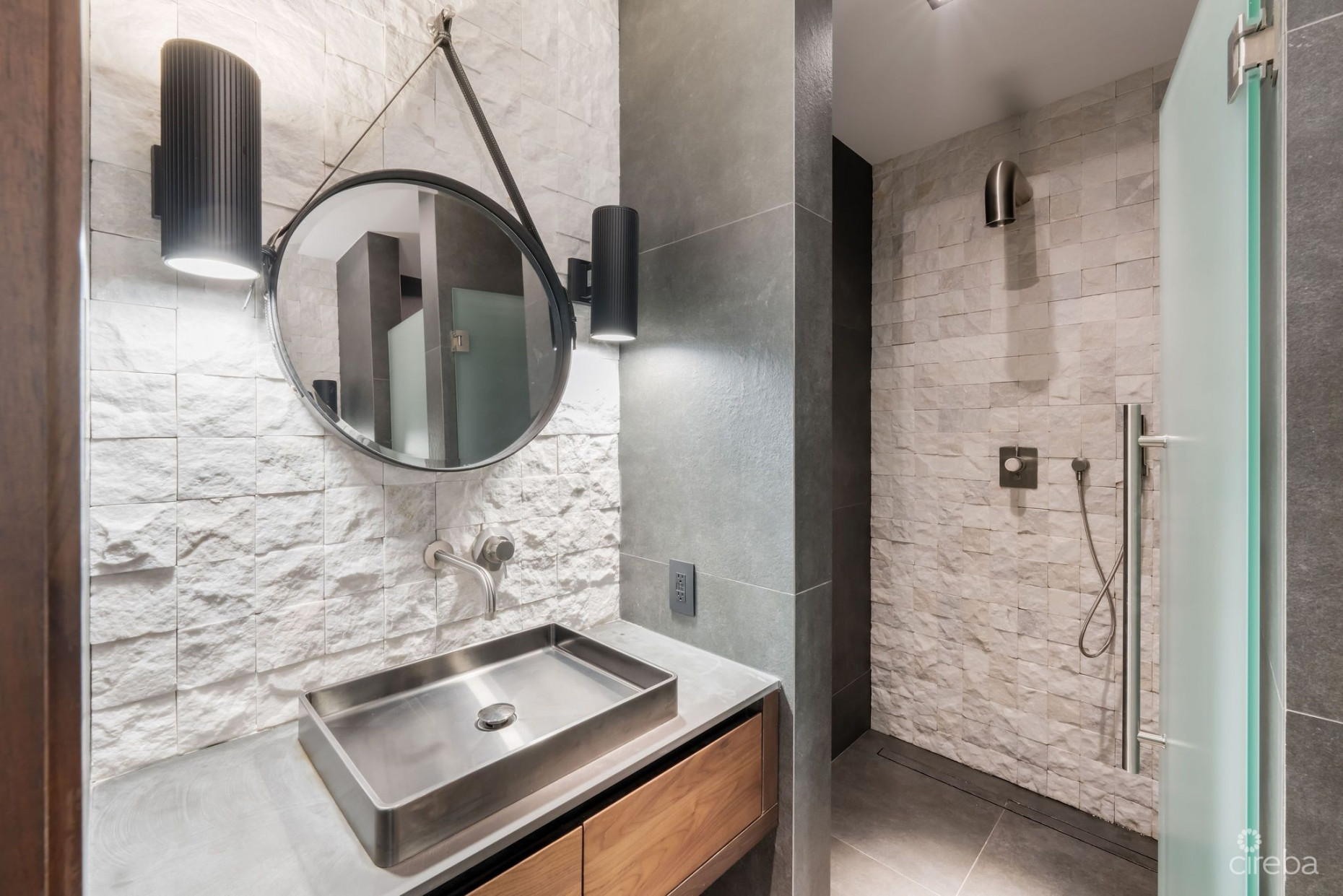 72 LALIQUE PENINSULA QUAY - SERENITY HOUSE IN CRYSTAL HARBOUR