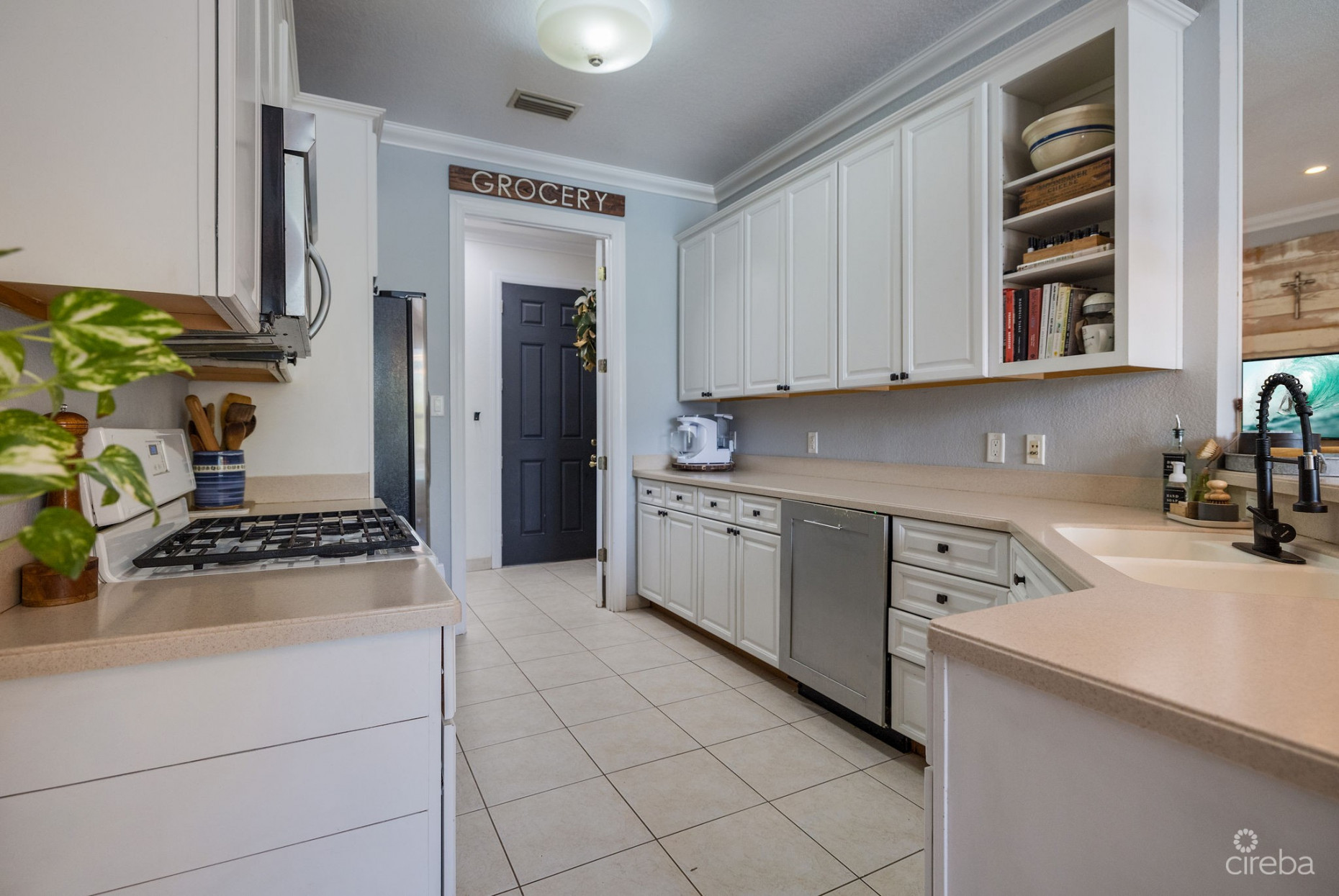 3 BEDROOM CANAL FRONT DUPLEX WITH POOL - 188 ABBEY WAY - UNIT 2