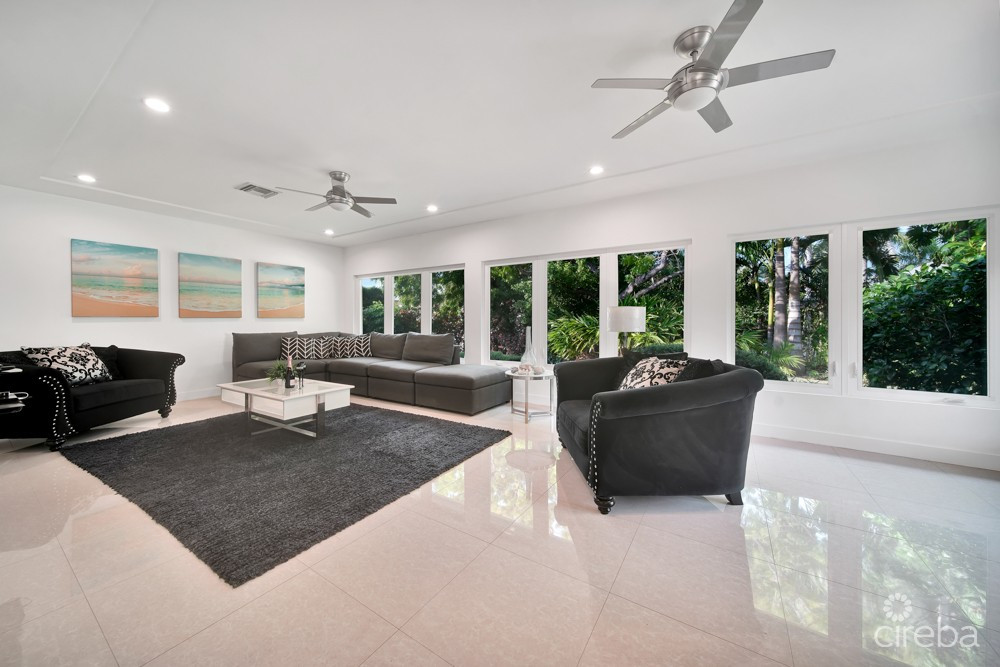 MODERN 5 BEDROOM ESTATE HOME ON SMB CORRIDOR