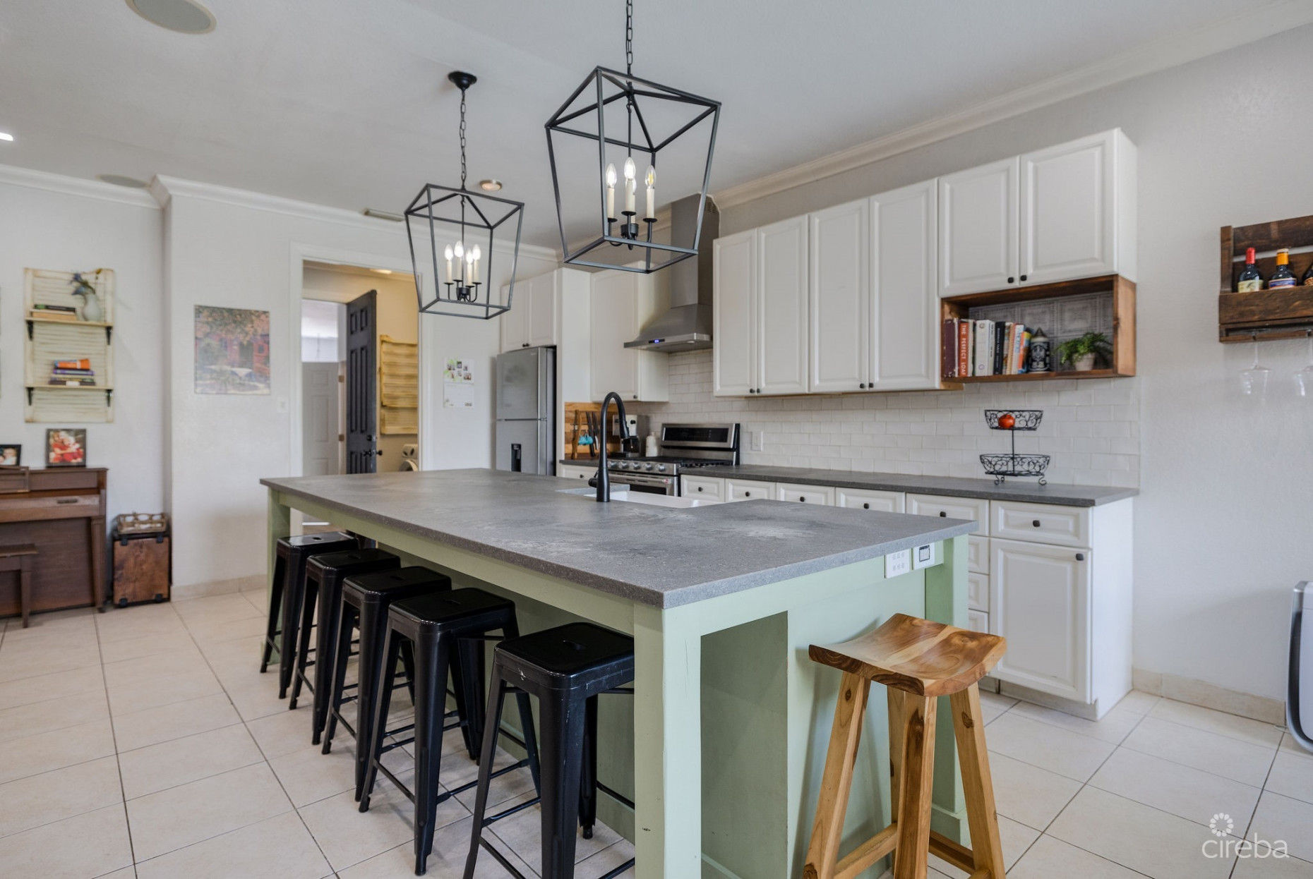 4 BEDROOM  CANAL FRONT DUPLEX WITH POOL - 188 ABBEY WAY UNIT 1