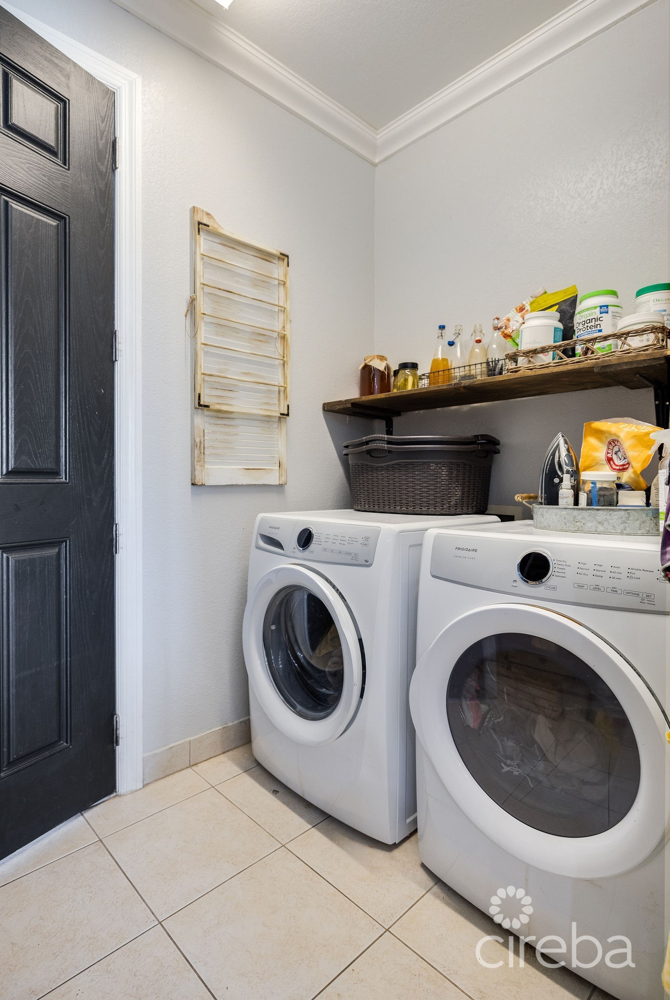 4 BEDROOM  CANAL FRONT DUPLEX WITH POOL - 188 ABBEY WAY UNIT 1