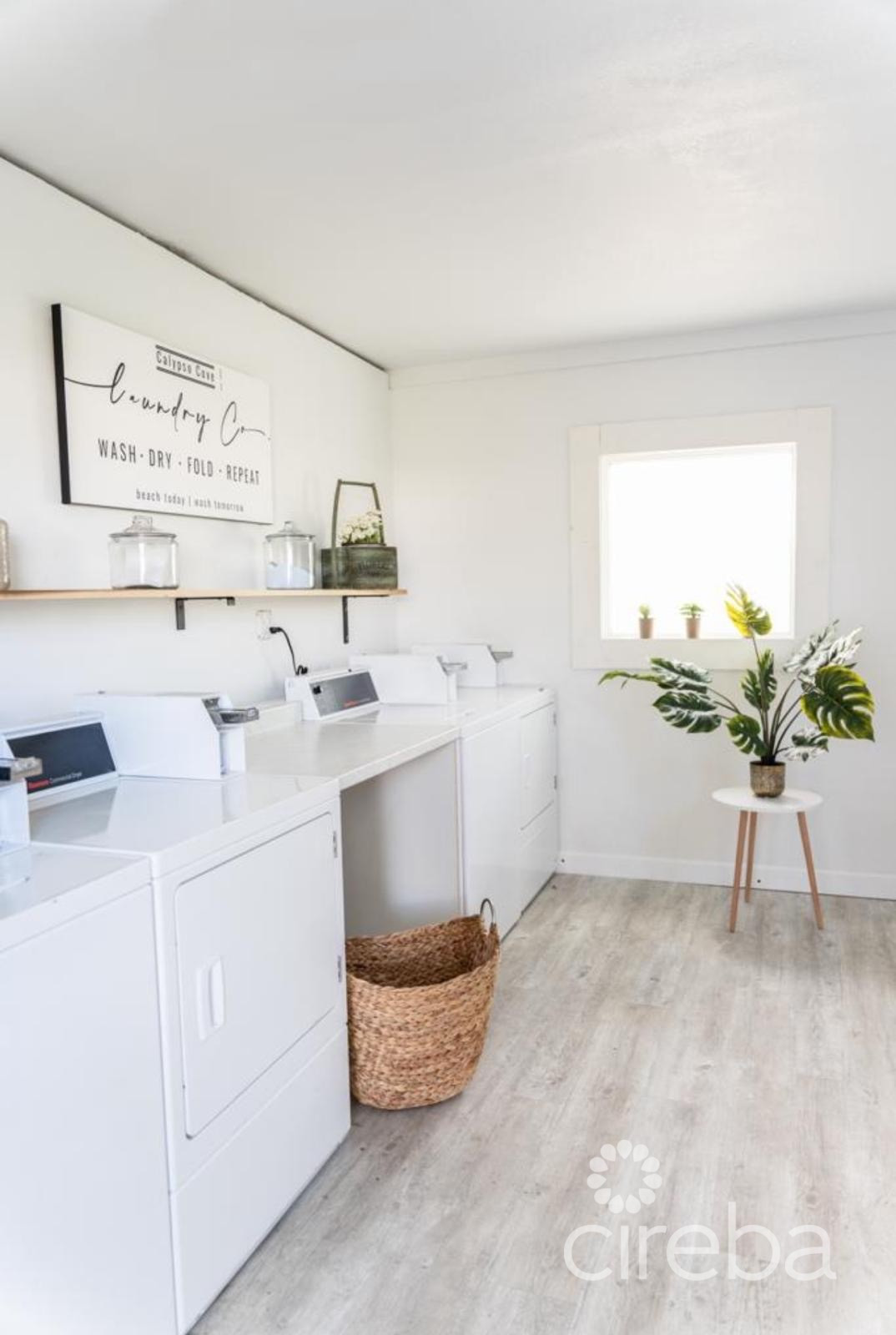 BOHO BEACH STUDIO 20 STEPS TO THE BEACH!