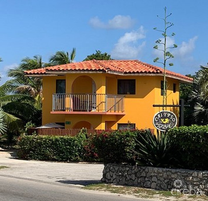 BOHO BEACH STUDIO 20 STEPS TO THE BEACH!