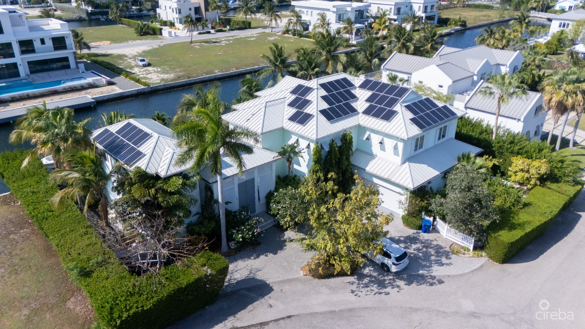 CASA BELLA – WATERFRONT RESIDENCE IN CRYSTAL HARBOUR