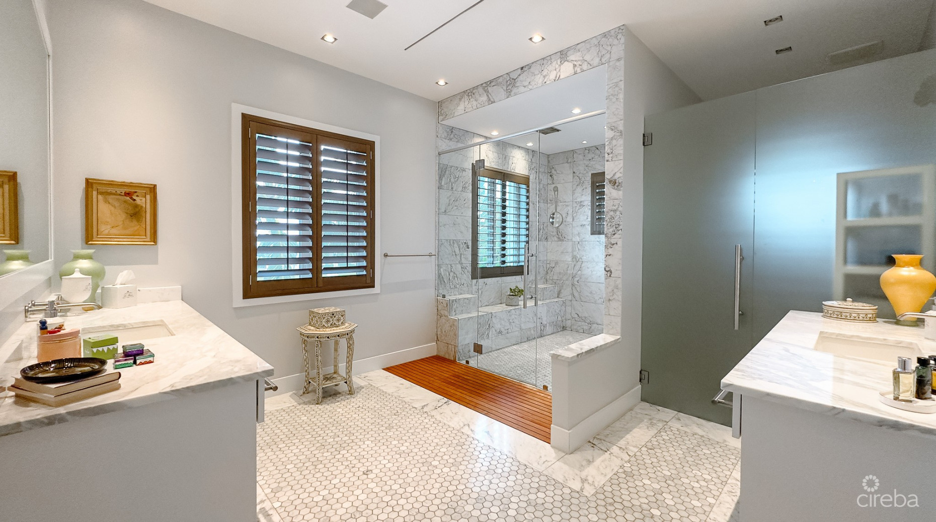 CASA BELLA – WATERFRONT RESIDENCE IN CRYSTAL HARBOUR