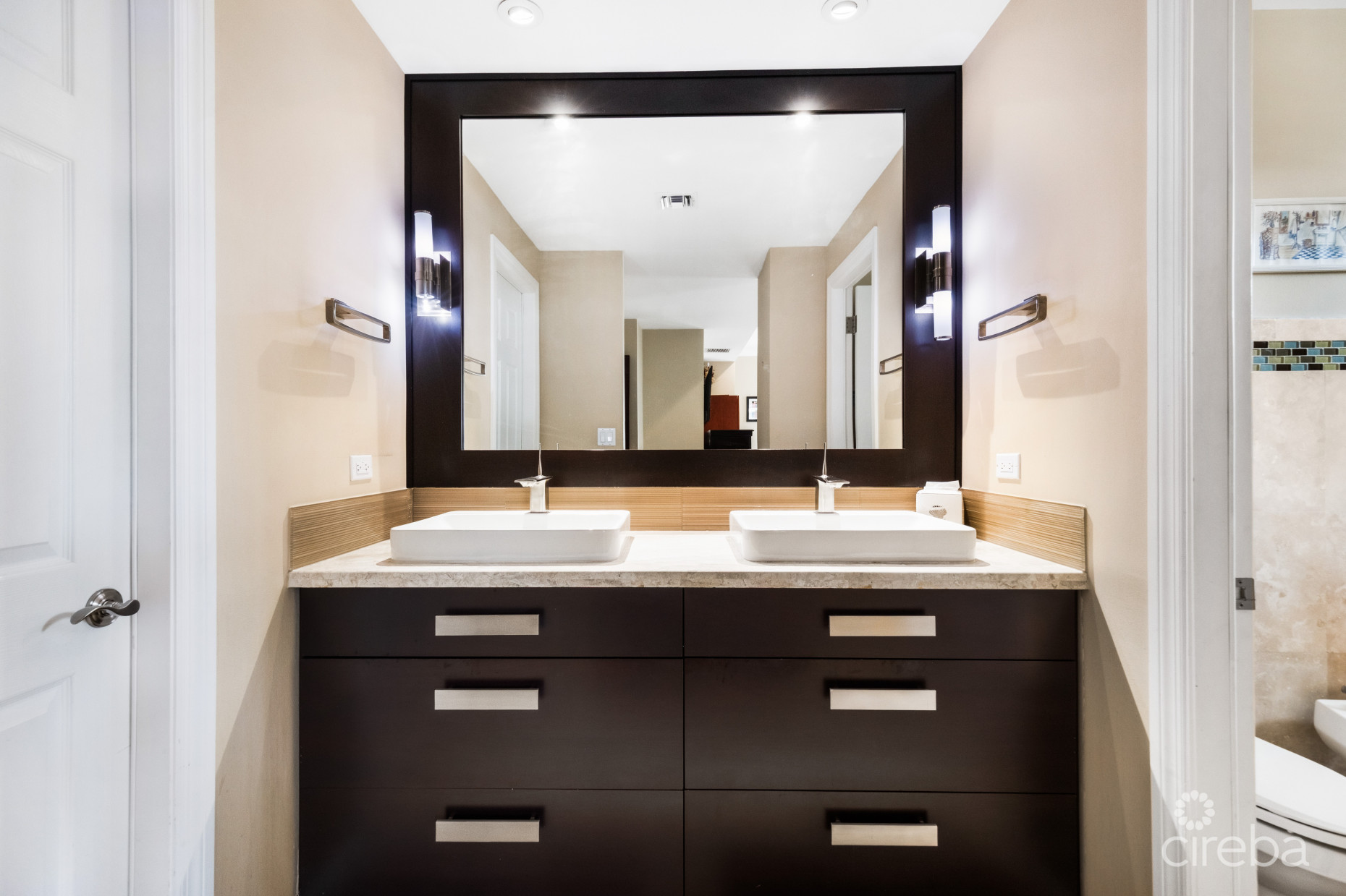 BRITANNIA KINGS COURT WITH TWO DOCK OPTIONS AVAILABLE