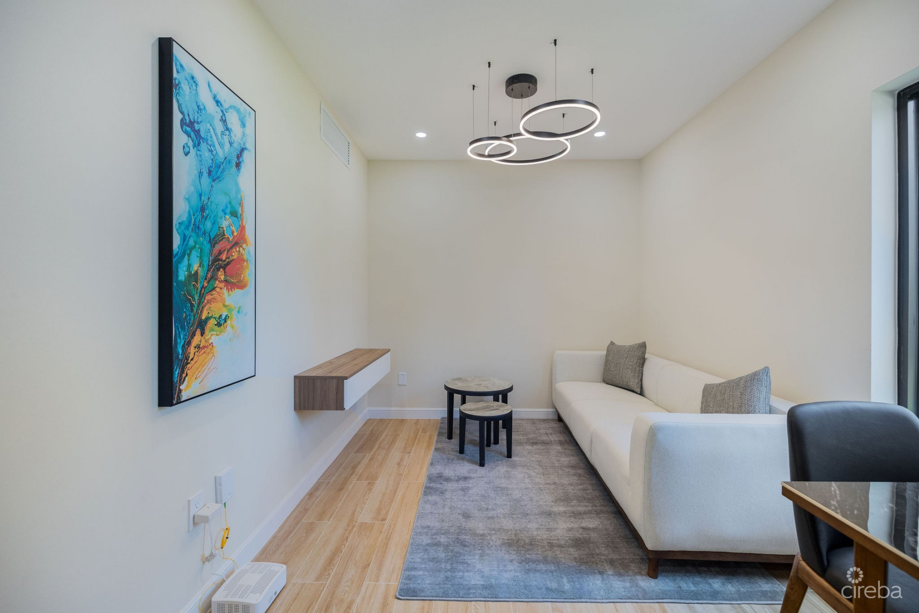 ARZA WEST BAY JADE – UPGRADED FULLY FURNISHED 1-BED/BATH CORNER UNIT