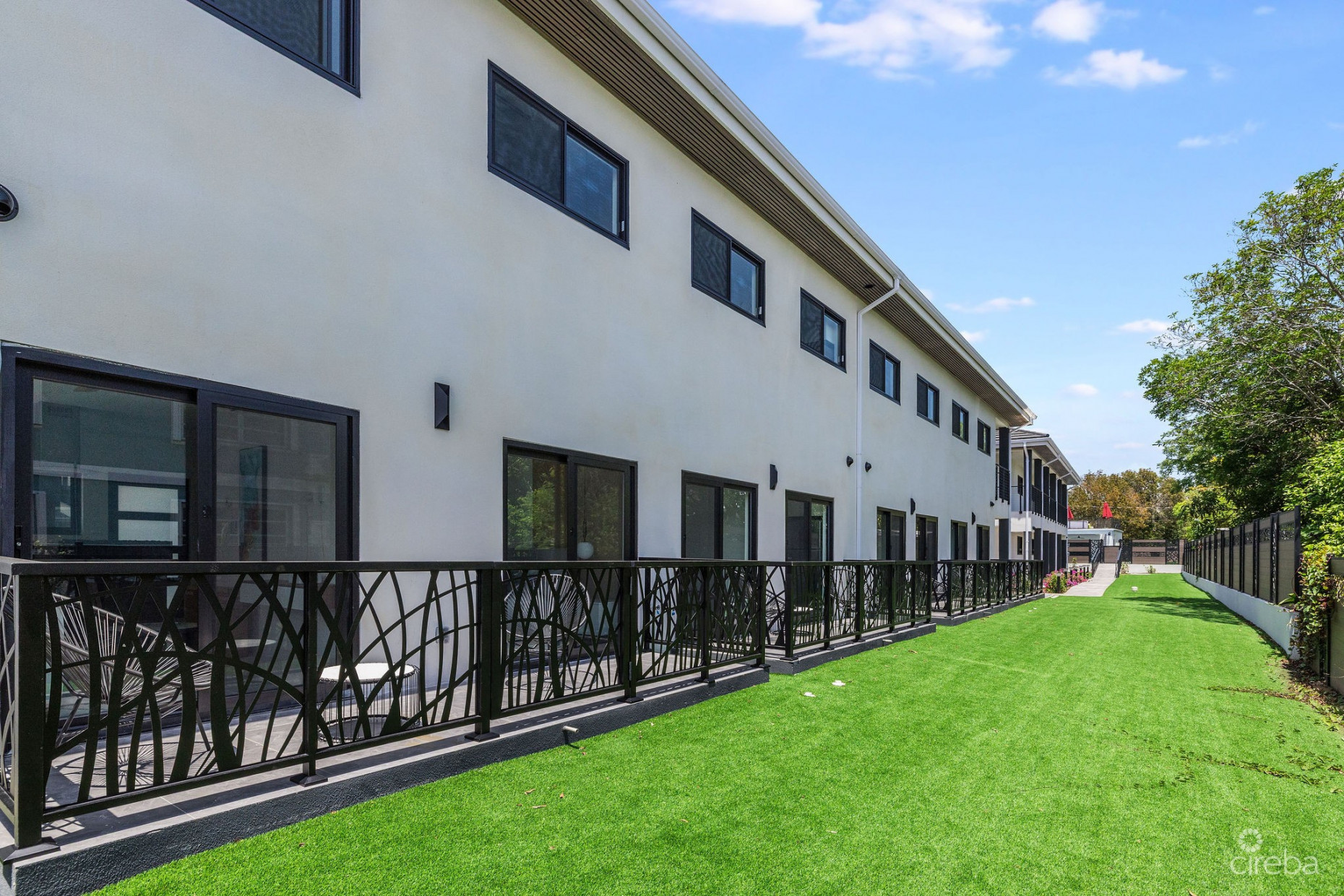 ARZA WEST BAY JADE – UPGRADED FULLY FURNISHED 1-BED/BATH CORNER UNIT