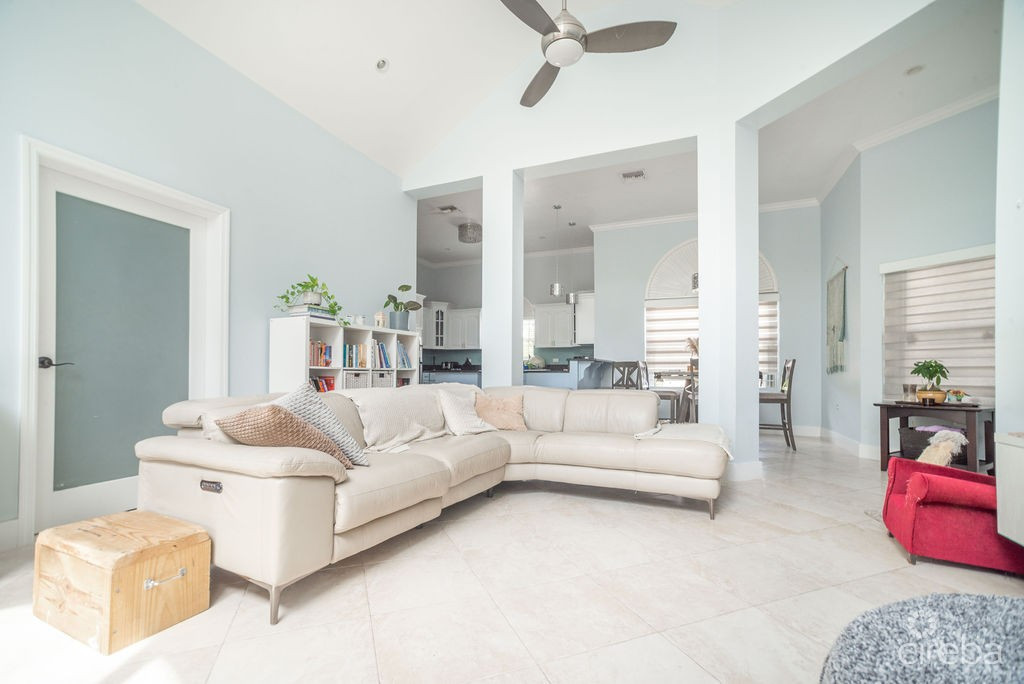 CANAL FRONT - FAMILY HOME SAVANNAH