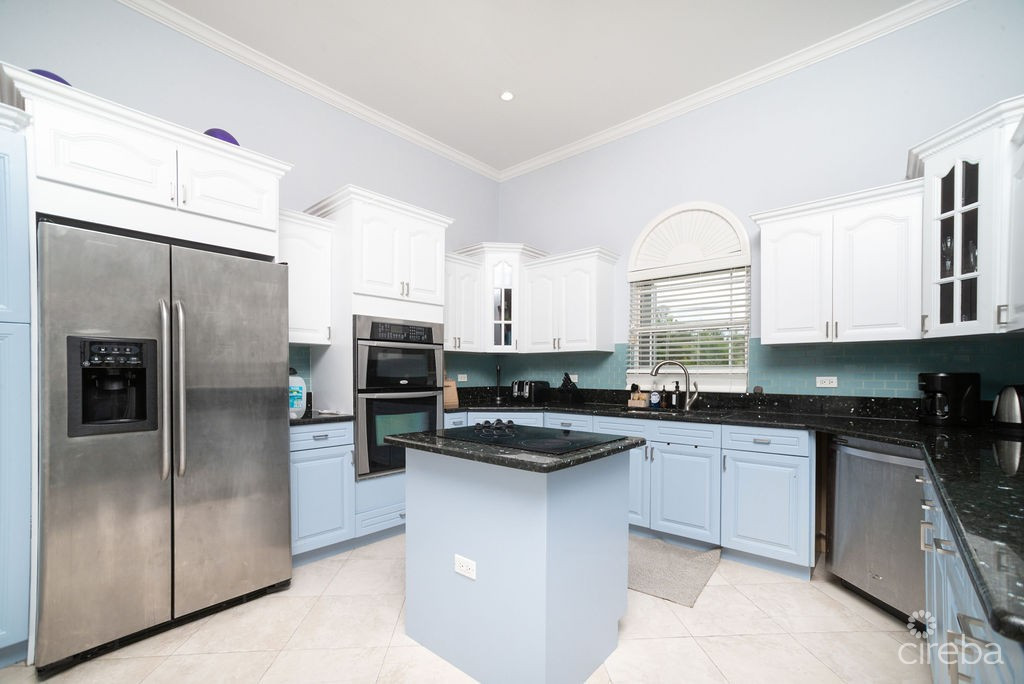 CANAL FRONT - FAMILY HOME SAVANNAH