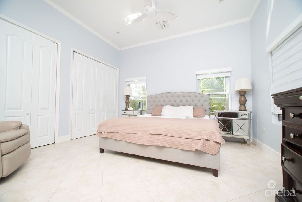 CANAL FRONT - FAMILY HOME SAVANNAH