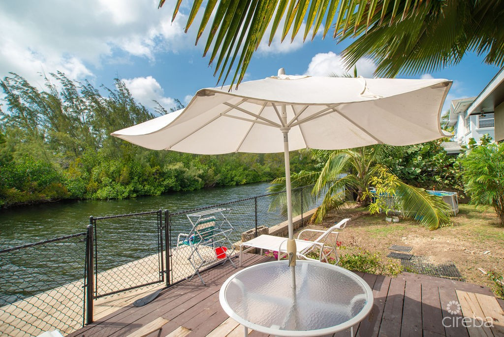 CANAL FRONT - FAMILY HOME SAVANNAH
