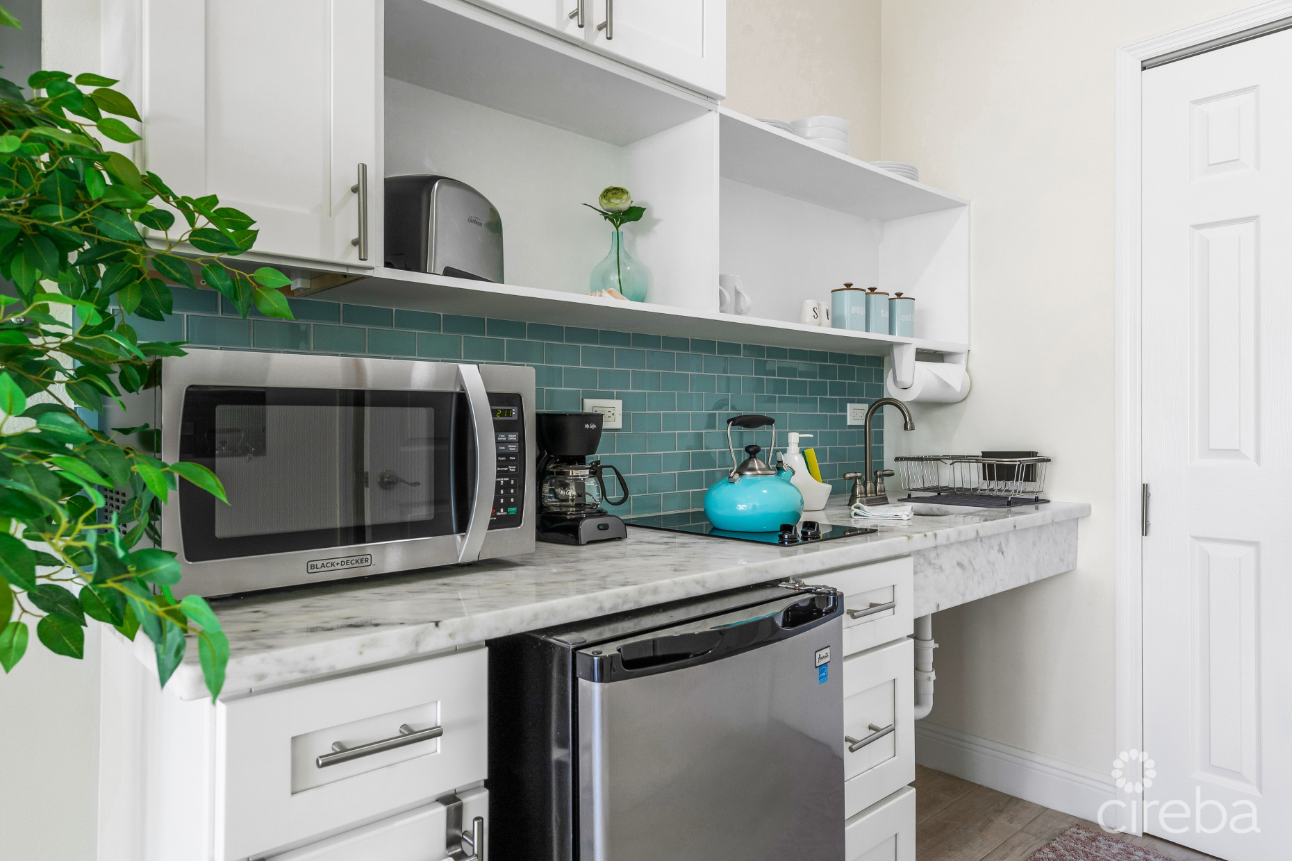 THE COTTAGES IN EAST END ~ BOUTIQUE HOTEL