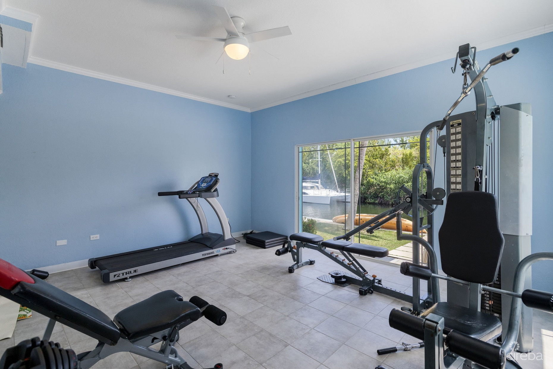 COASTAL ESCAPE – EXECUTIVE WATERFRONT LIVING