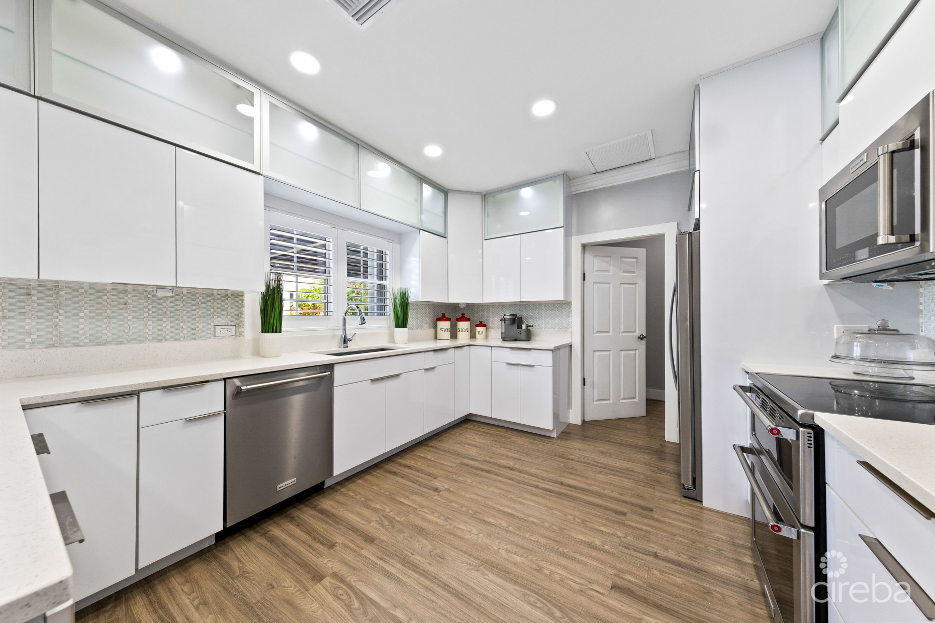 SINGLE FAMILY GEM IN NORTH SOUND ESTATES