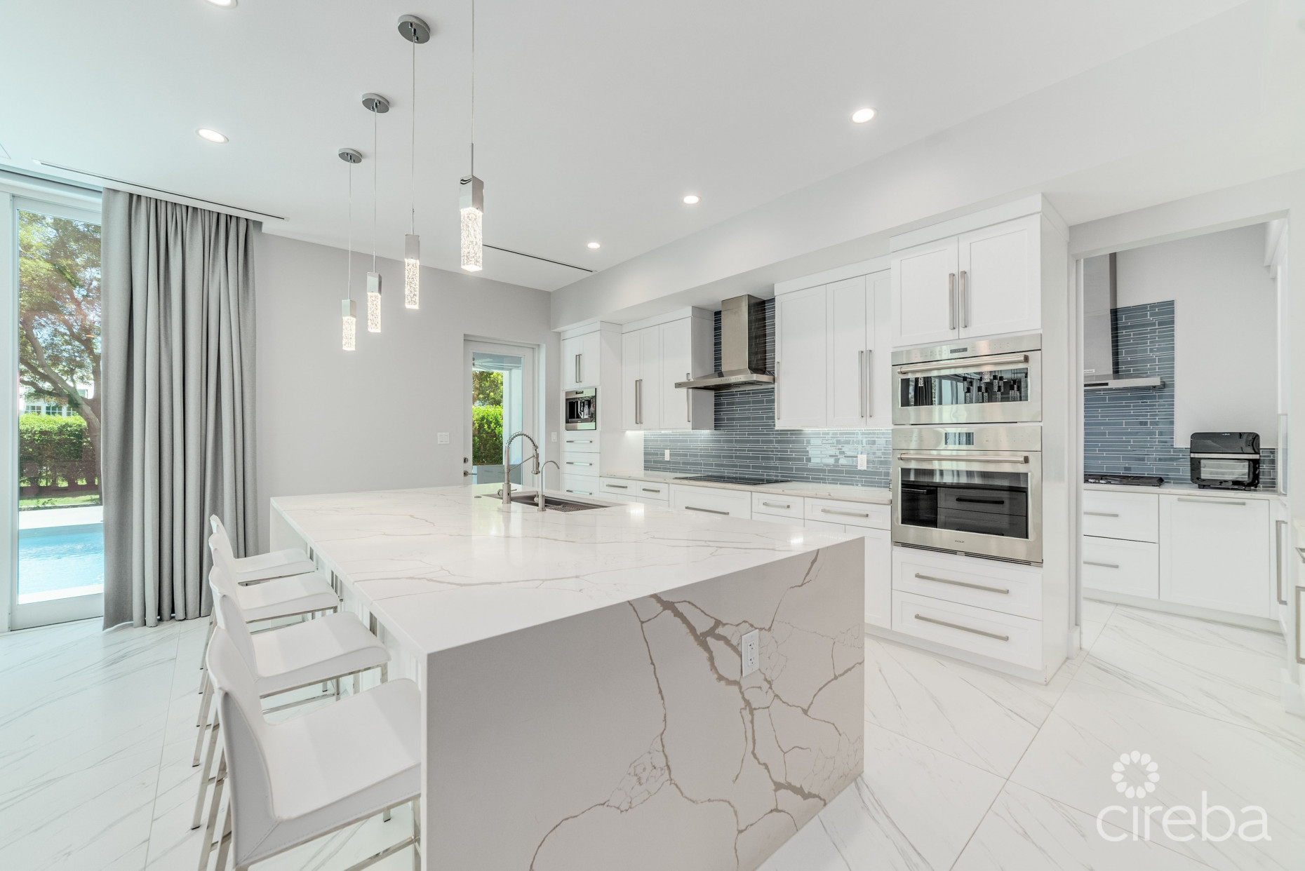 BRITANNIA ESTATES FAMILY HOME SEVEN MILE BEACH CORRIDOR