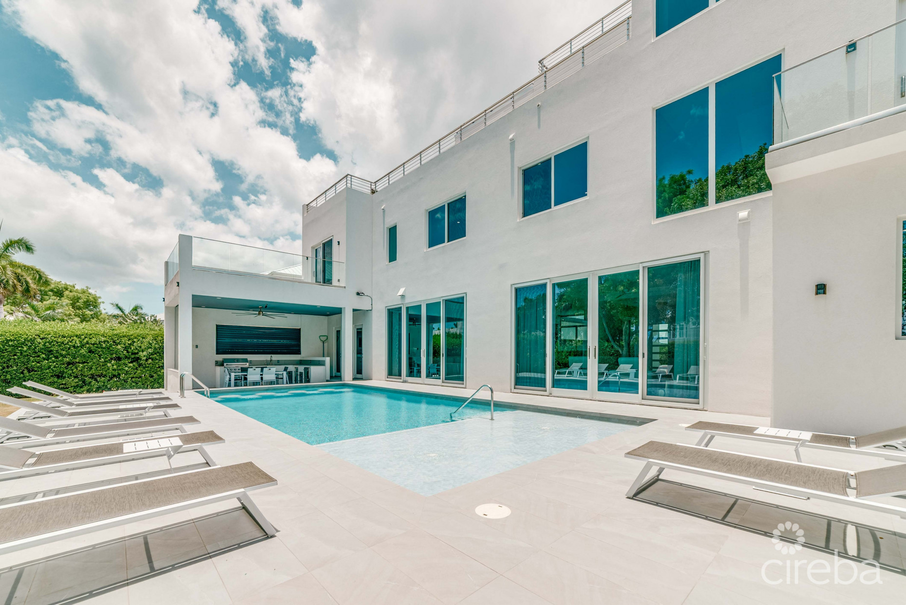 BRITANNIA ESTATES FAMILY HOME SEVEN MILE BEACH CORRIDOR