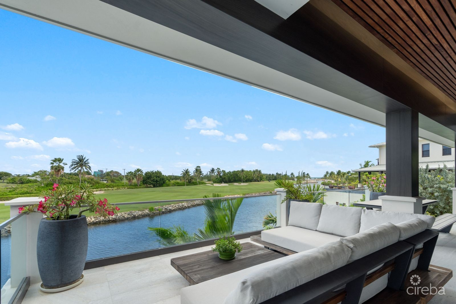 RITZ-CARLTON DECKHOUSE 9