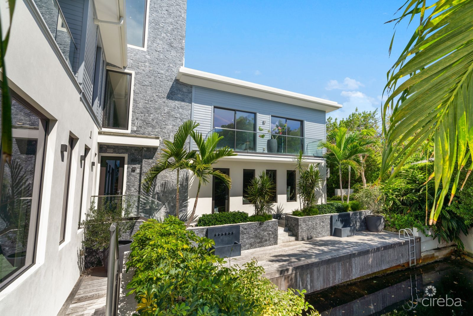 RITZ-CARLTON DECKHOUSE 9