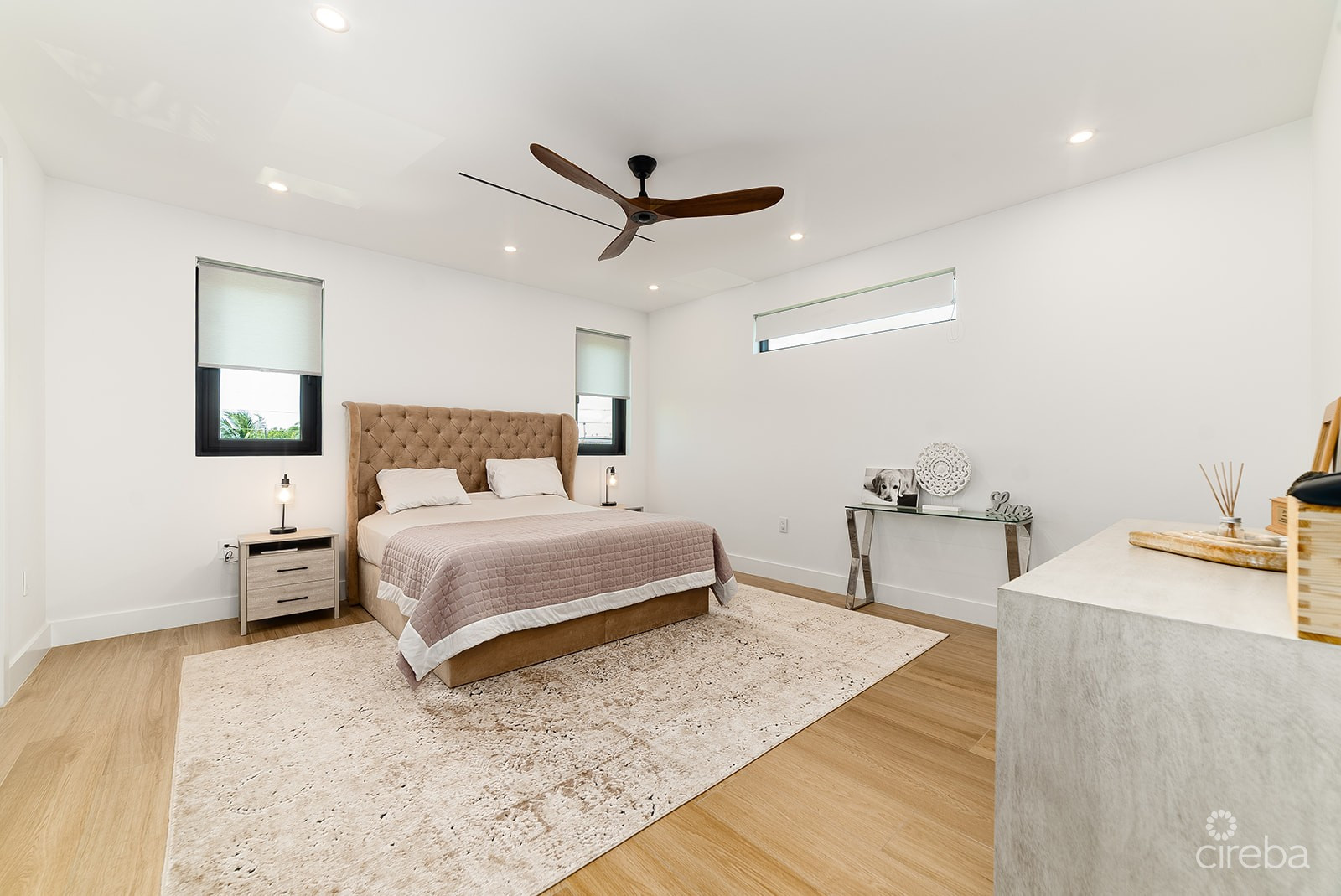 SOUTH SOUND NUSA VILLAS BEAUTIFUL HOME WITH POOL