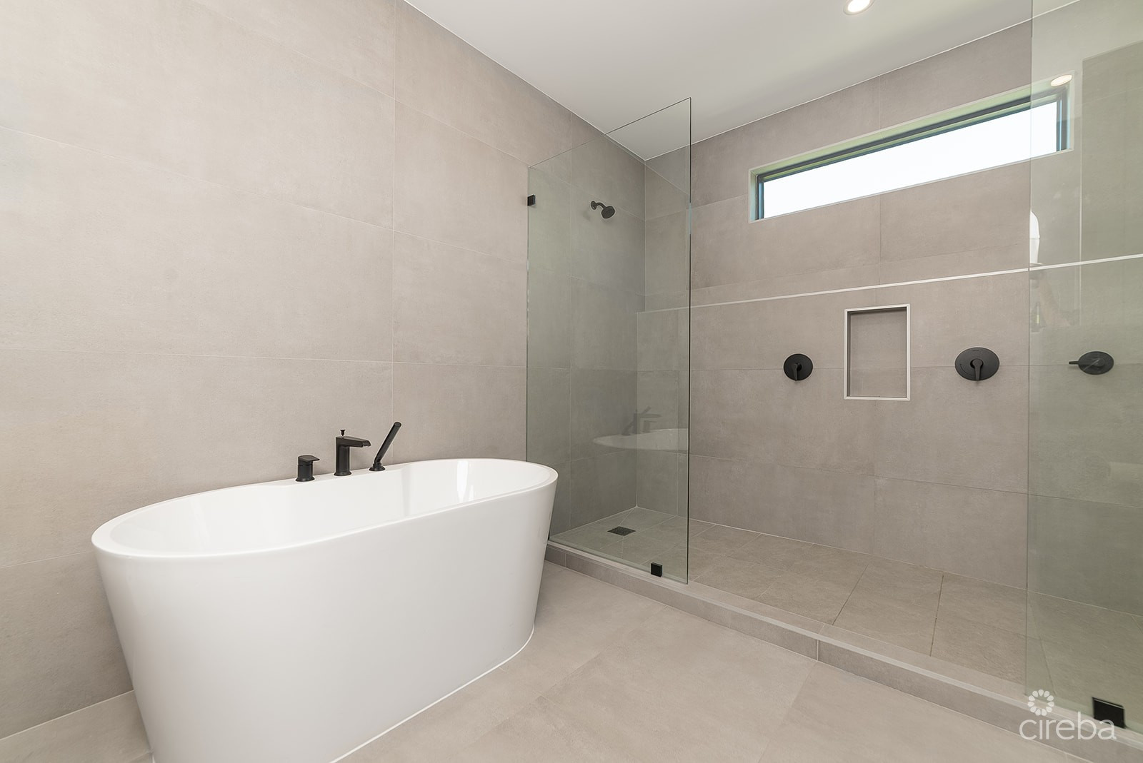 SOUTH SOUND NUSA VILLAS BEAUTIFUL HOME WITH POOL