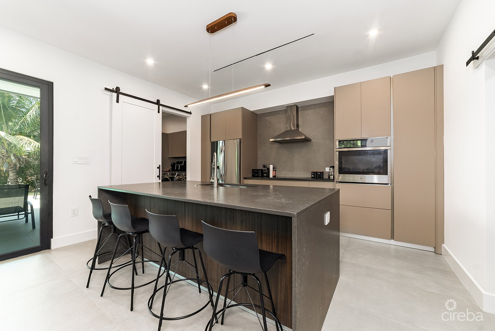 SOUTH SOUND NUSA VILLAS BEAUTIFUL HOME WITH POOL