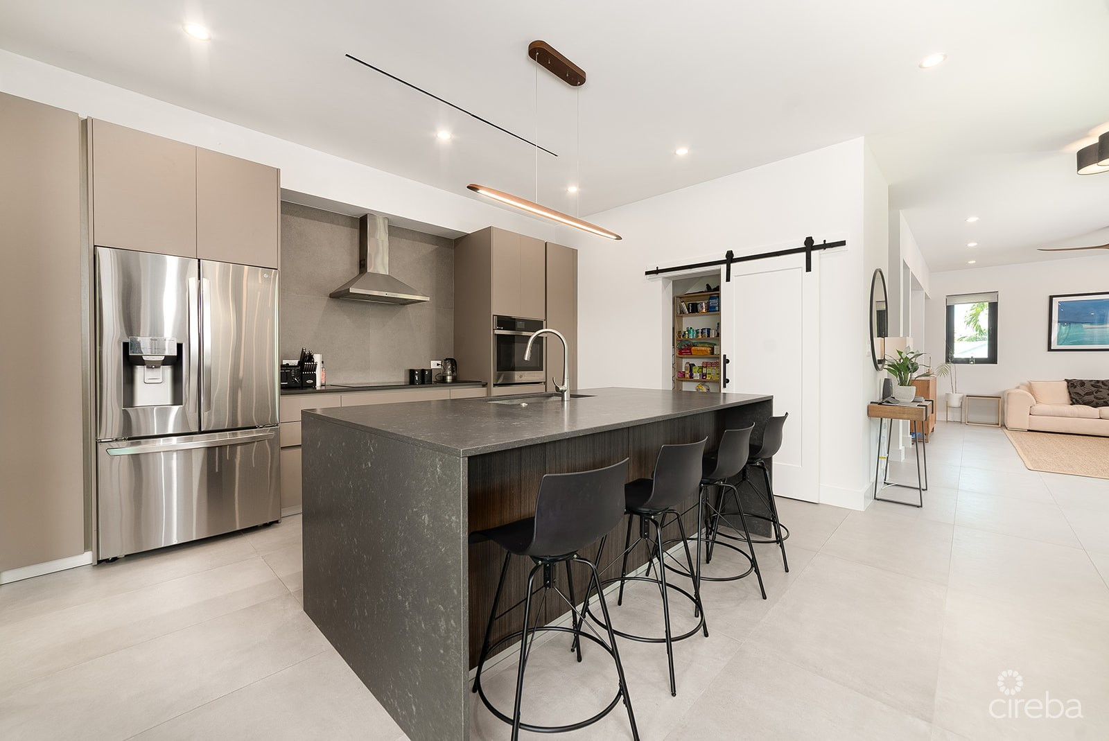 SOUTH SOUND NUSA VILLAS BEAUTIFUL HOME WITH POOL