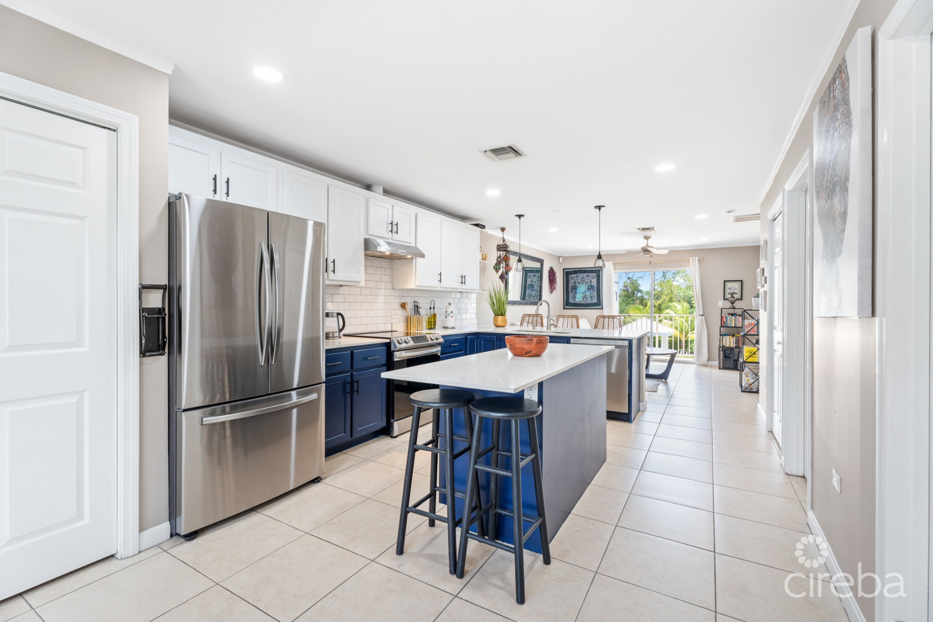 UPGRADED 2BEDS CANALFRONT