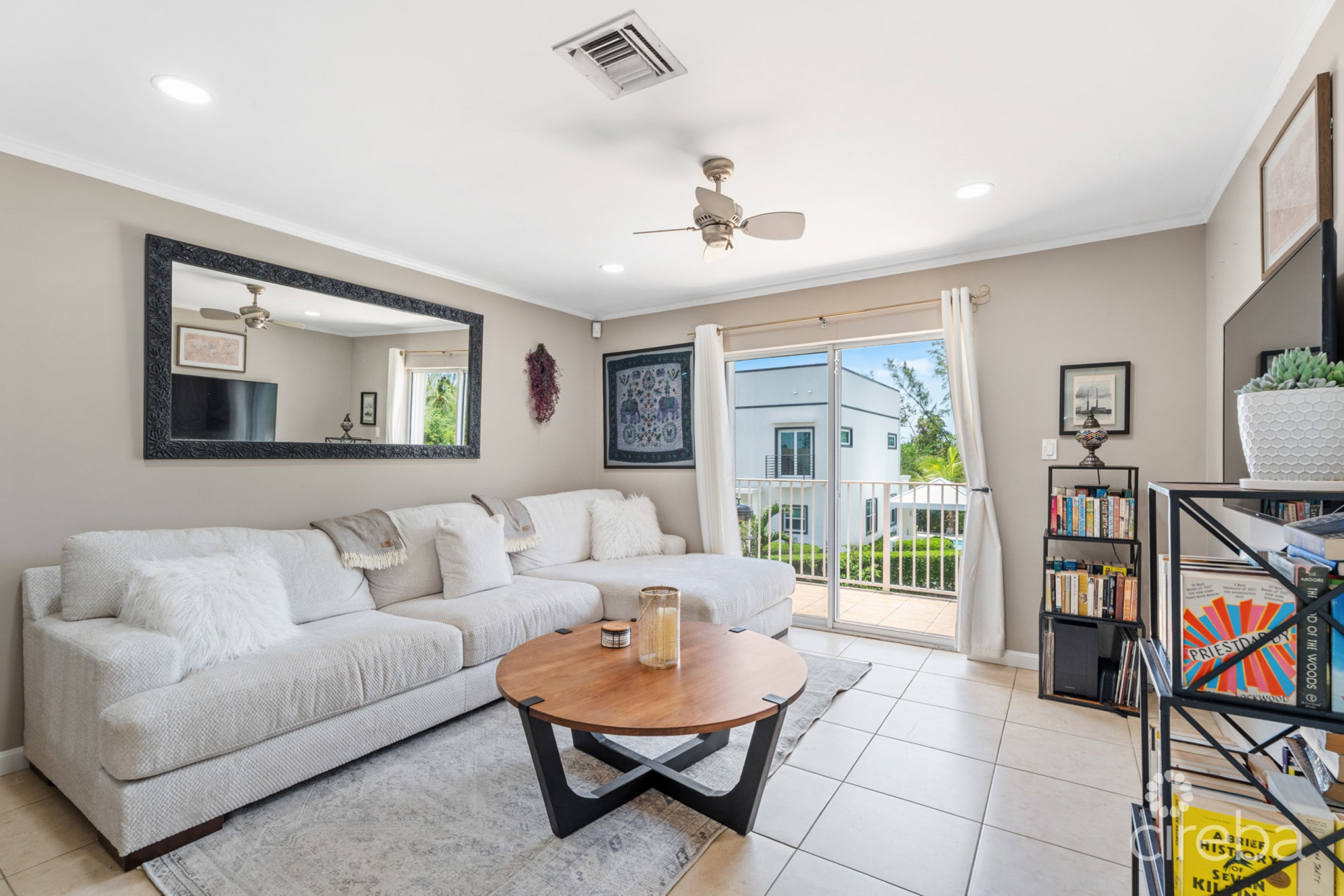 UPGRADED 2BEDS CANALFRONT