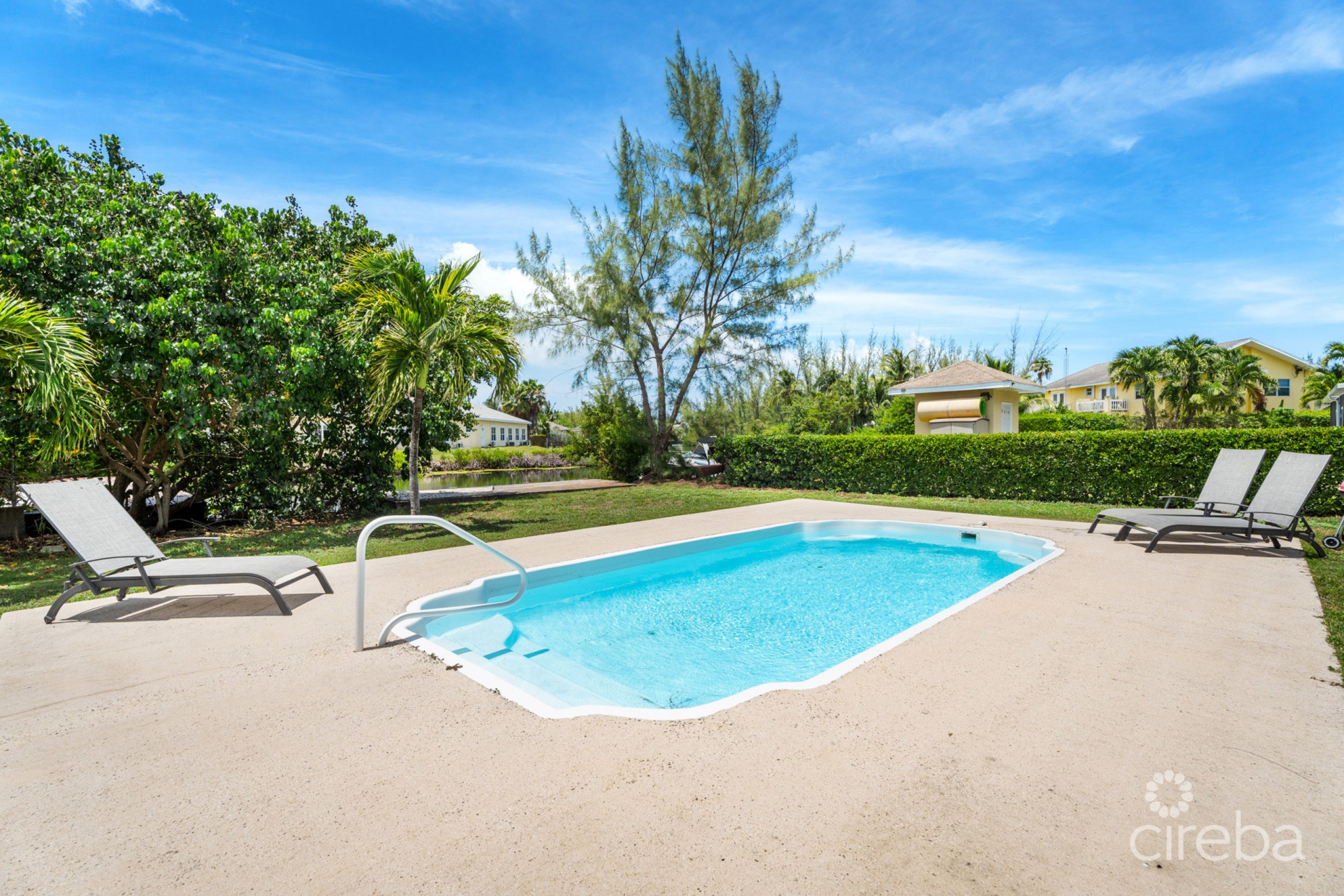 UPGRADED 2BEDS CANALFRONT