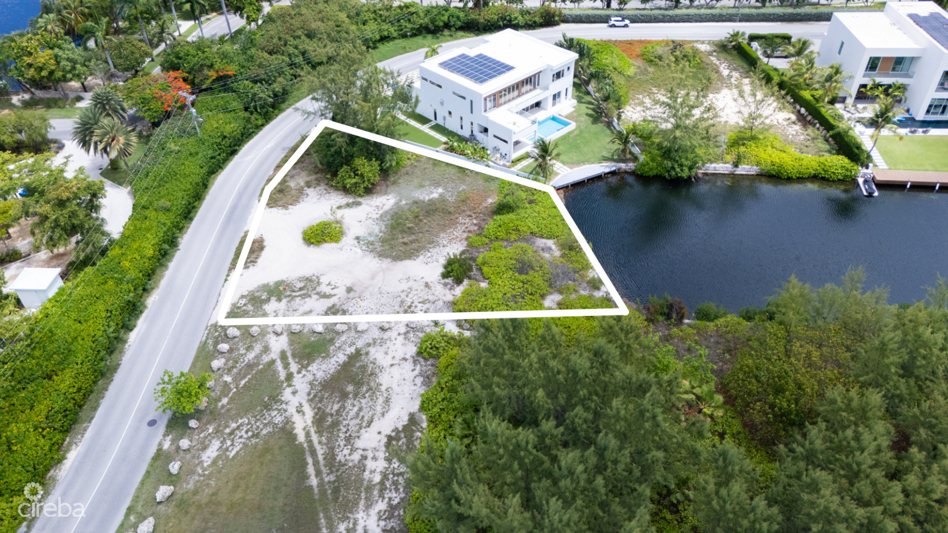 YACHT CLUB CANAL FRONT PARCEL