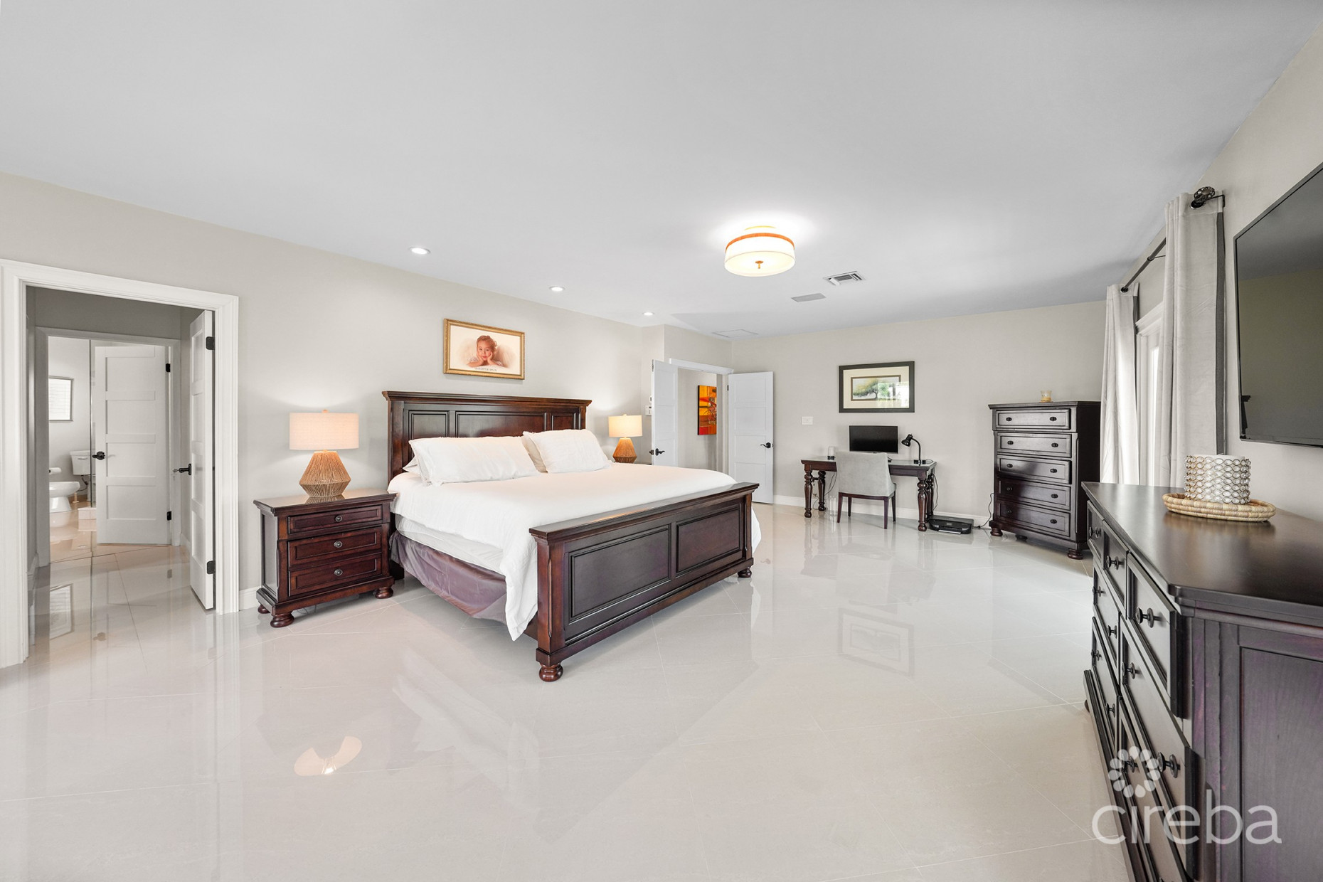 GOVERNORS HARBOUR ESTATE HOME