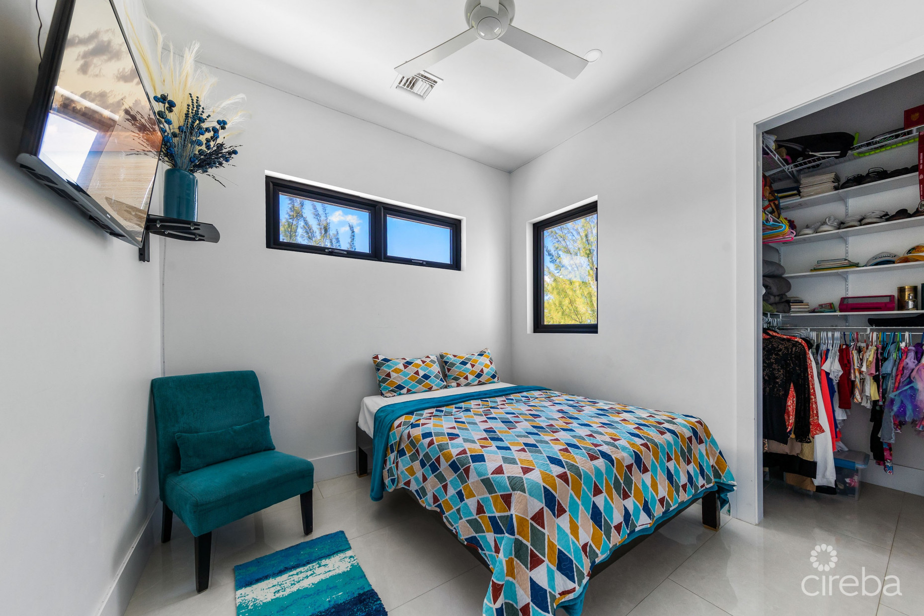 48 HAVEN CIRCLE - MODERN SINGLE FAMILY HOME