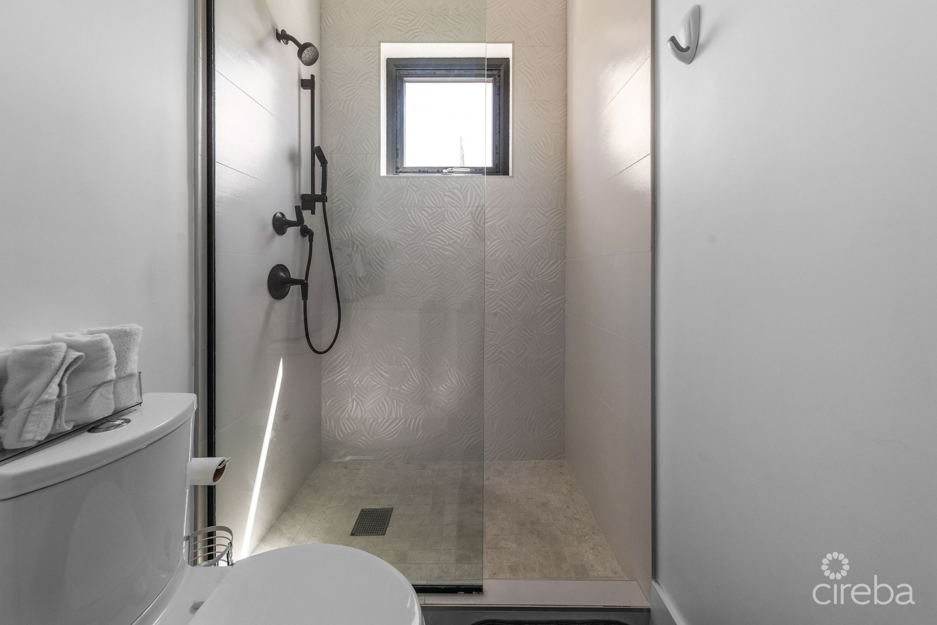 48 HAVEN CIRCLE - MODERN SINGLE FAMILY HOME