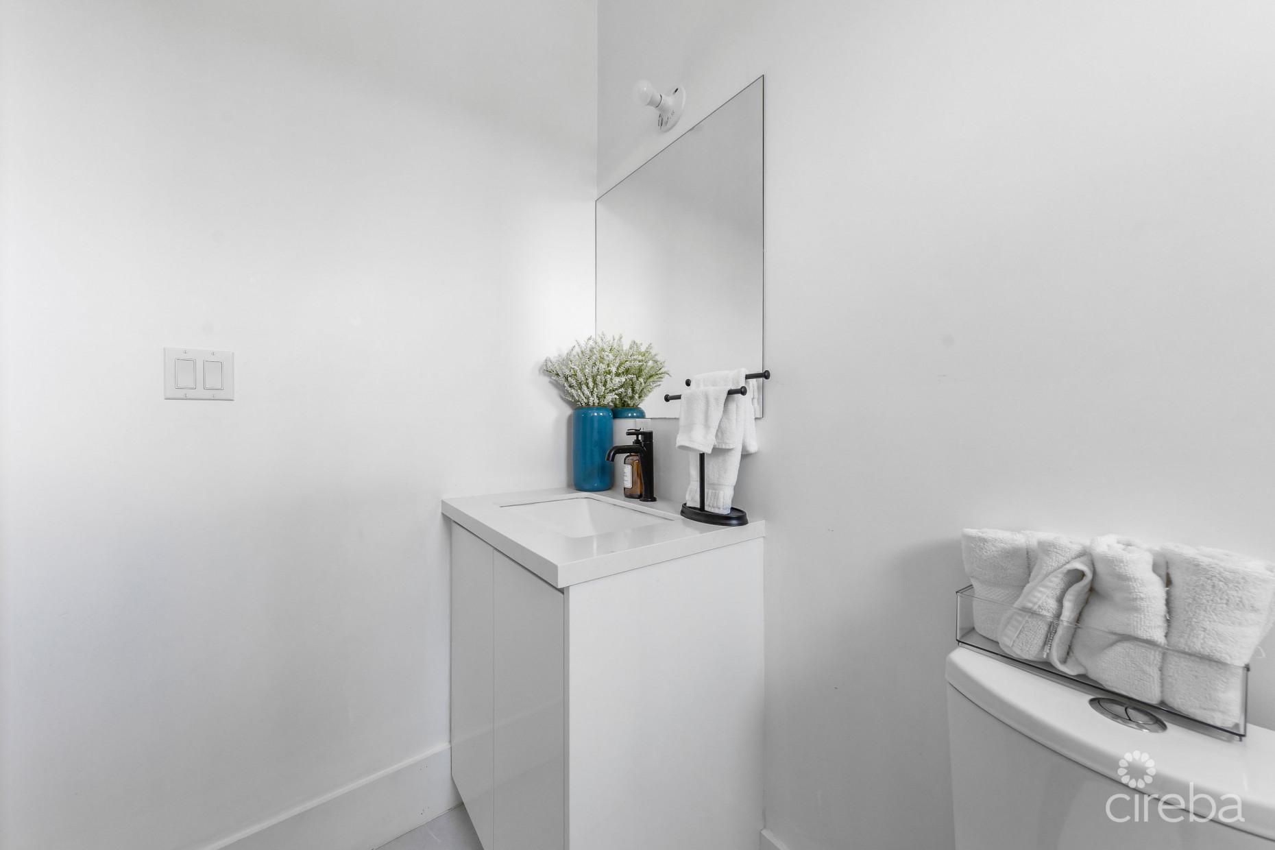 48 HAVEN CIRCLE - MODERN SINGLE FAMILY HOME